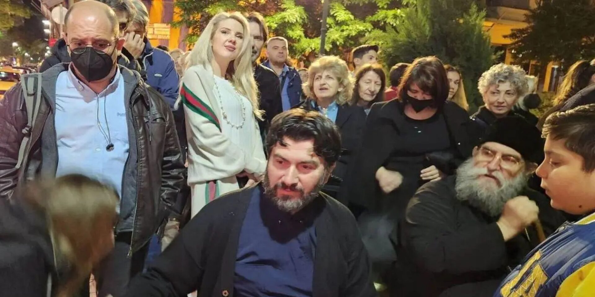 Ο πατέρας Αντώνιος προσκύνησε την εικόνα «Άξιον Εστί»