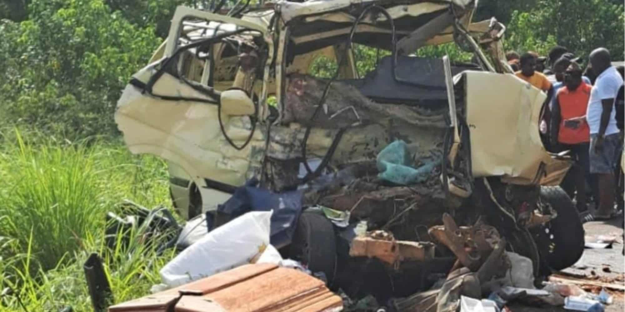 cameroon 27 5 23 - Καμερούν: 16 νεκροί στη μετωπική σύγκρουση μικρού λεωφορείου με φορτηγό