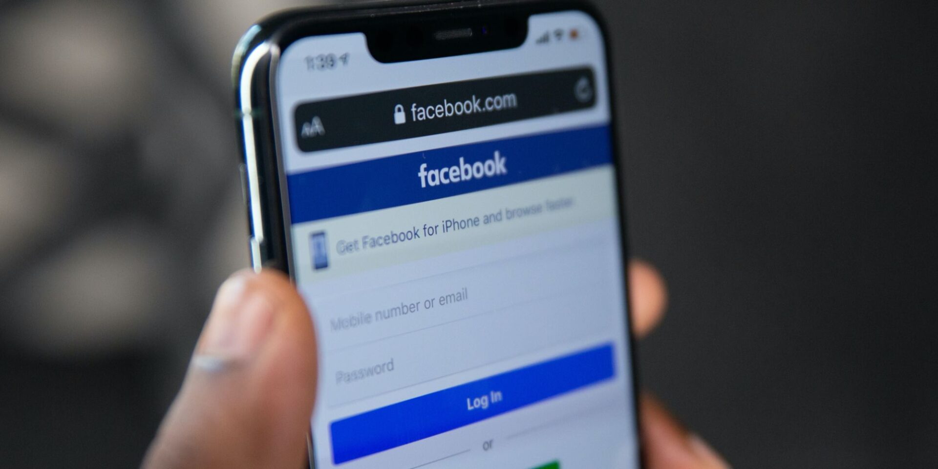 Η εφαρμογή του Facebook σε κινητό τηλέφωνο