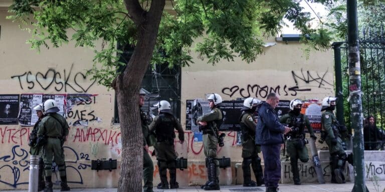«Αστακός» η Αθήνα ενόψει Πολυτεχνείου: Πάνω από 5.000 αστυνομικοί επί ποδός – Επιστρατεύονται «Αύρες» και drones!