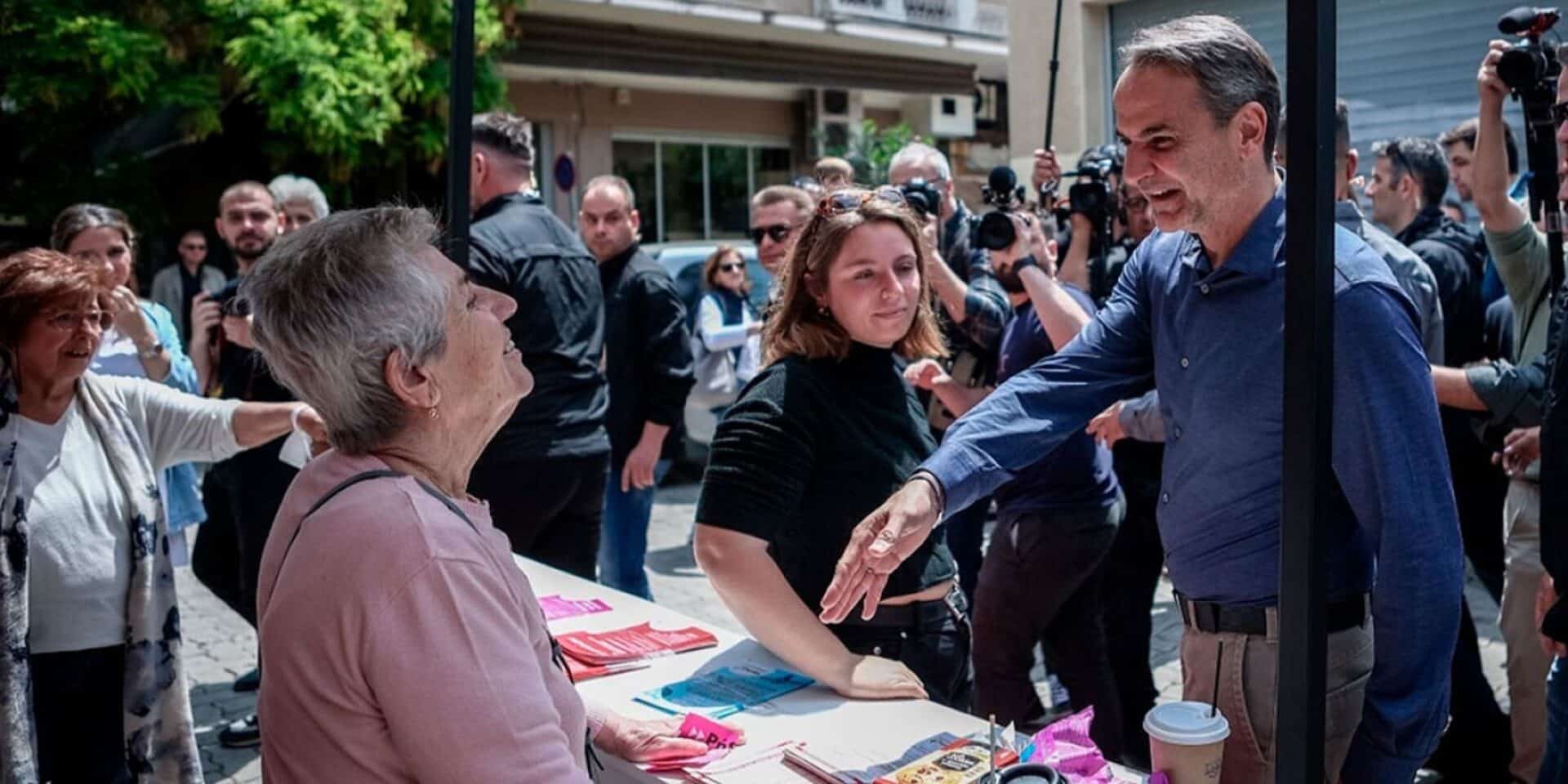 Ο Κυριάκος Μητσοτάκης σε περίπτερο του ΜέΡΑ25