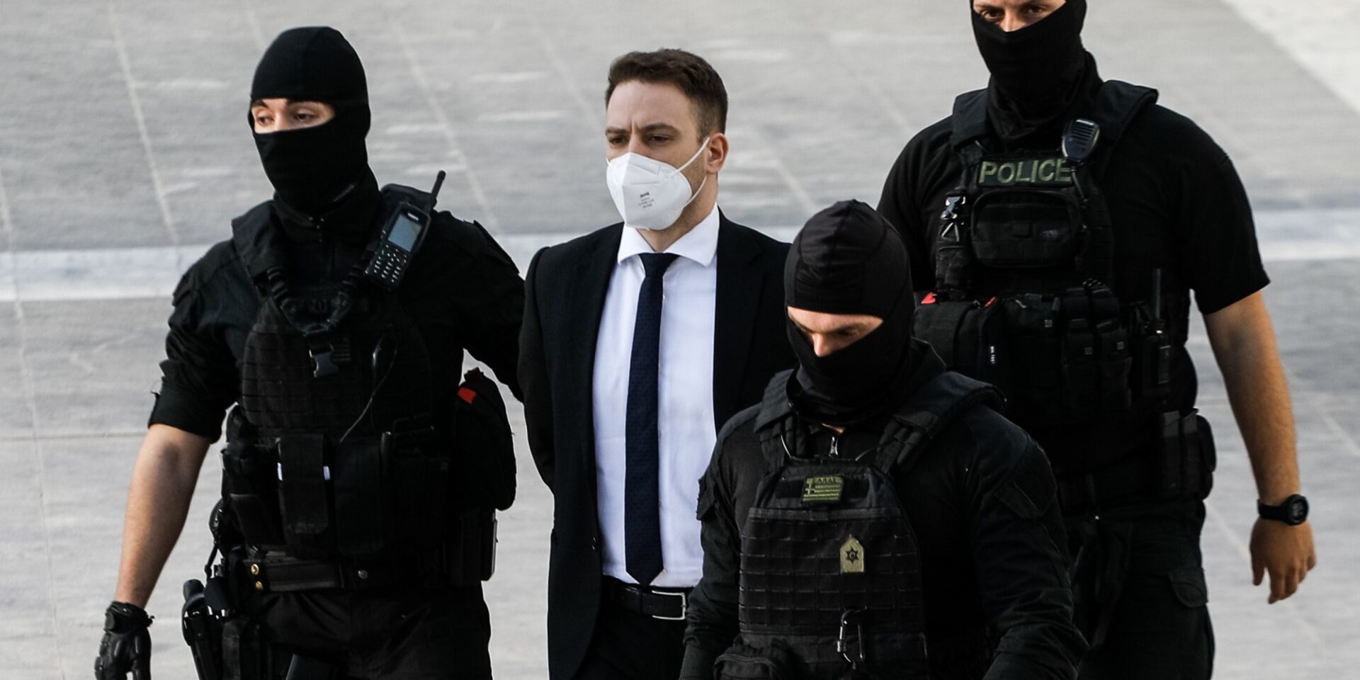 O Μπάμπης Αναγνωστόπουλος στο δικαστήριο