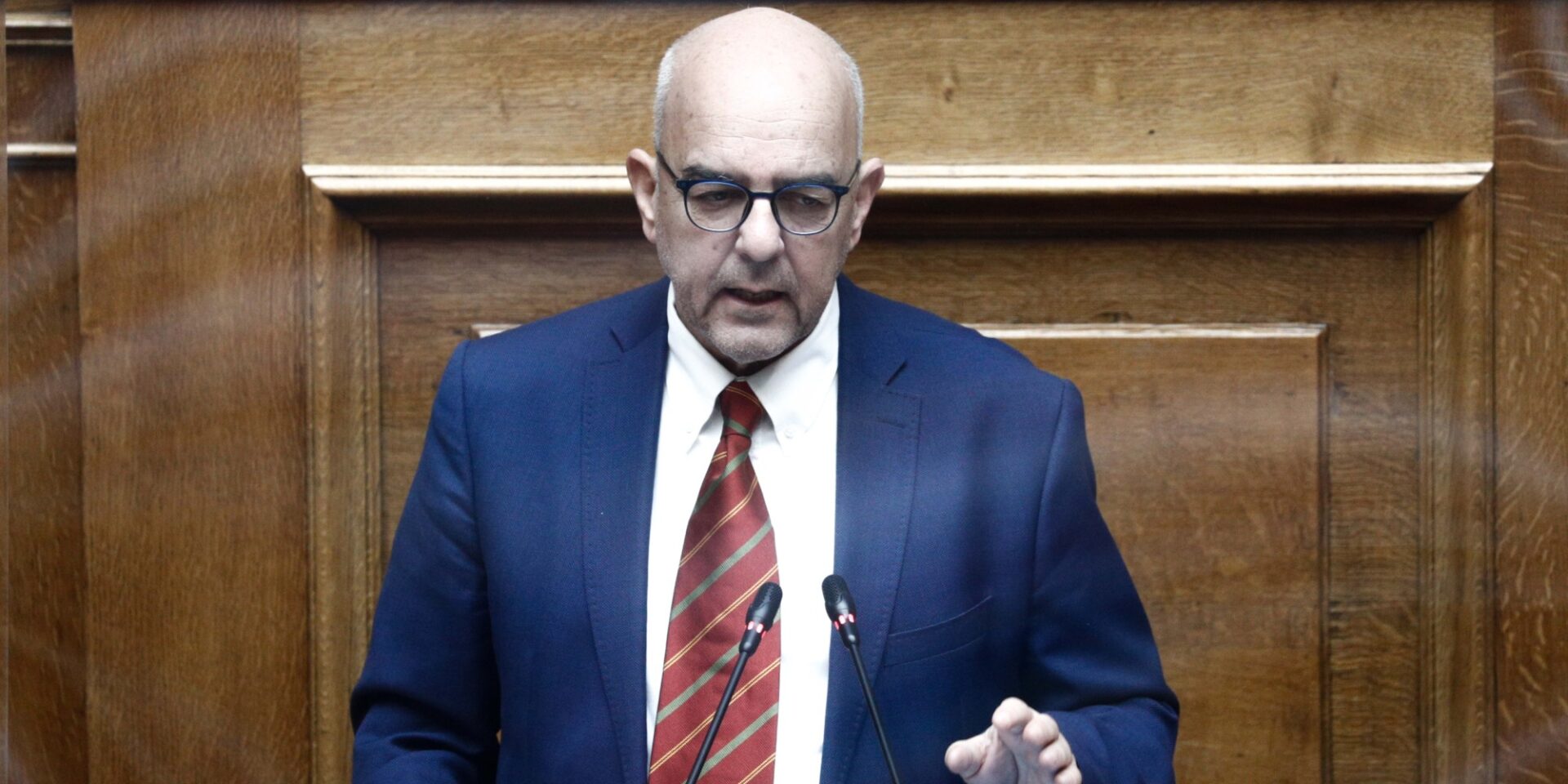 O Μπάμπης Παπαδημητρίου στην Ολομέλεια της Βουλής