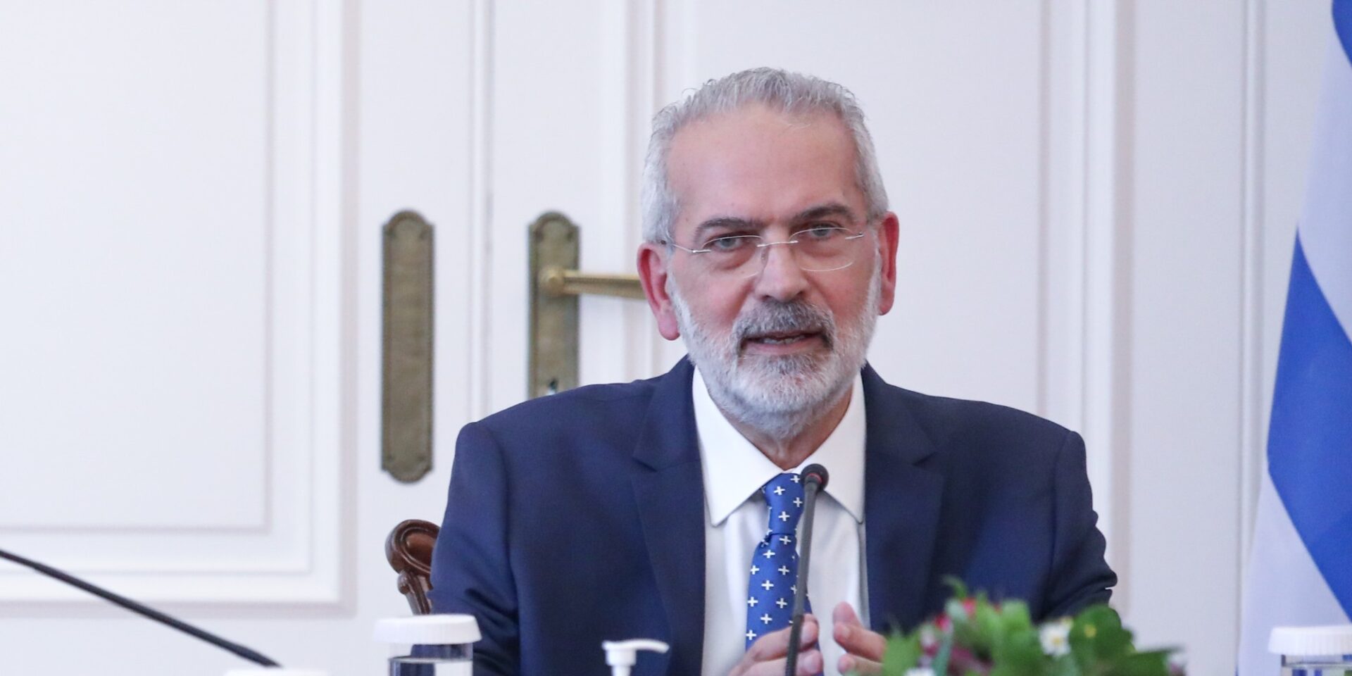 Ο Ιωάννης Σαρμάς στην συνεδρίαση του υπουργικού συμβουλίου