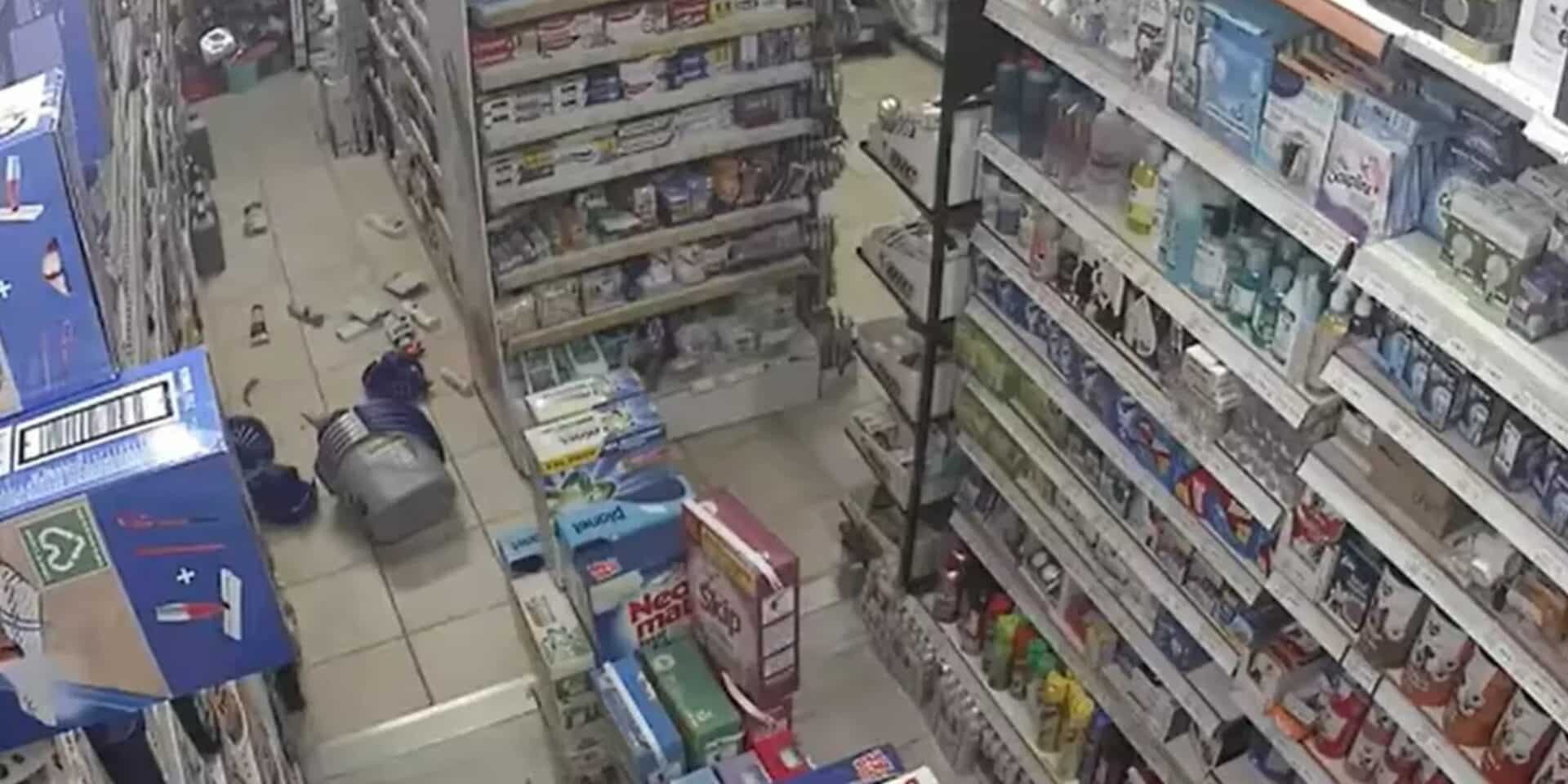 Εικόνα σε σούπερ μάρκετ μετά τον σεισμό στην Κρήτη