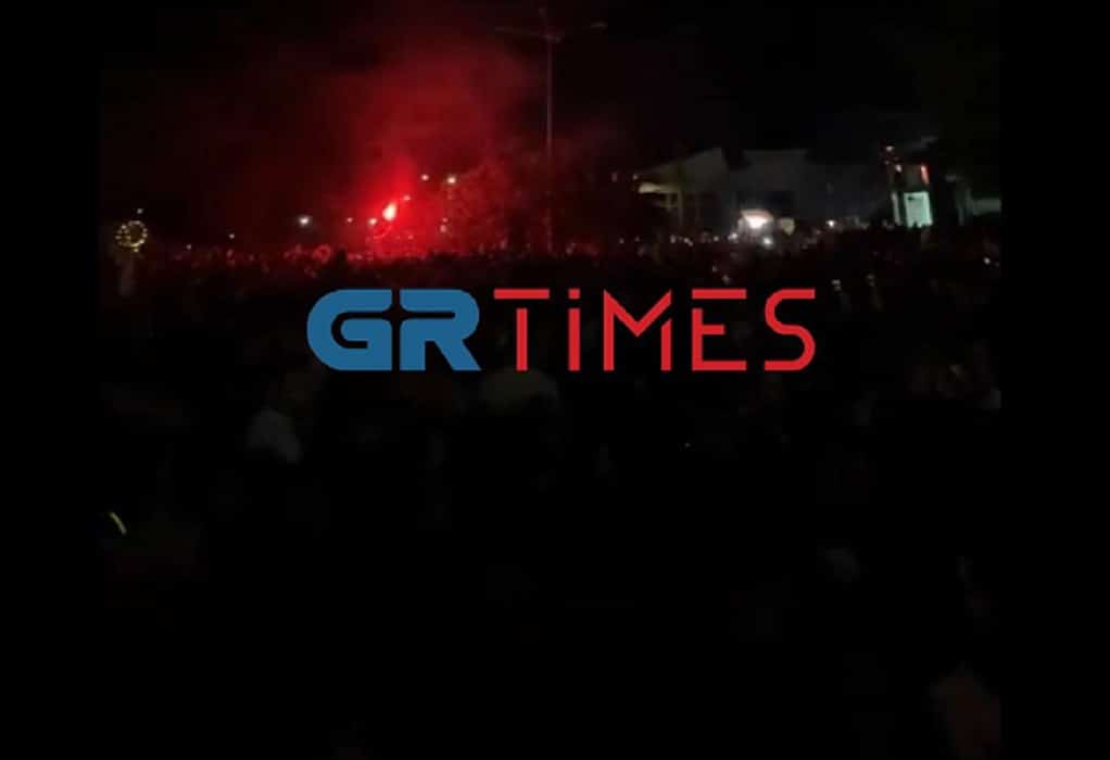 volos parti 2 - Χάος στον Βόλο: Πάνω από 8.000 φοιτητές στο πάρτι «ΜΗΧ ΜΗΧ» – Δεκάδες κλήσεις στο ΕΚΑΒ για περιστατικά μέθης (εικόνες & βίντεο)