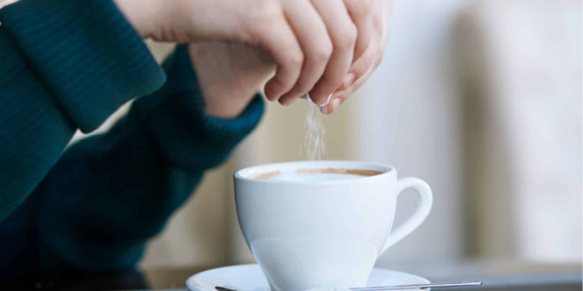 Aσπαρτάμη στον καφέ