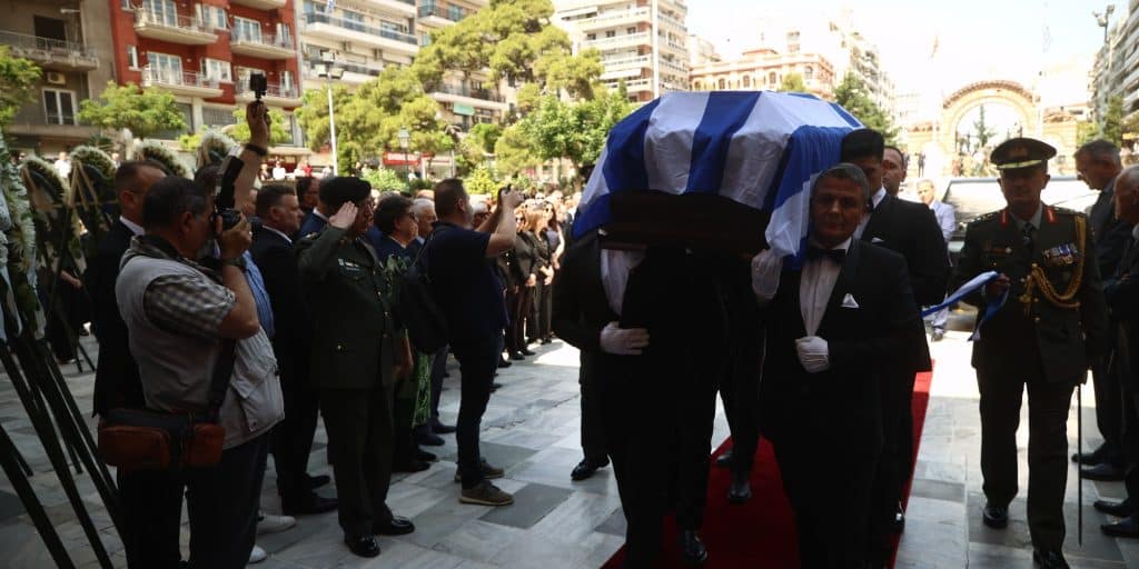 Kideia Kwstarakos 6 6 23 - Μιχάλης Κωσταράκος: Σε κλίμα συγκίνησης η κηδεία του στρατηγού - Έστειλε στεφάνι ο Χουλουσί Ακάρ (εικόνες)