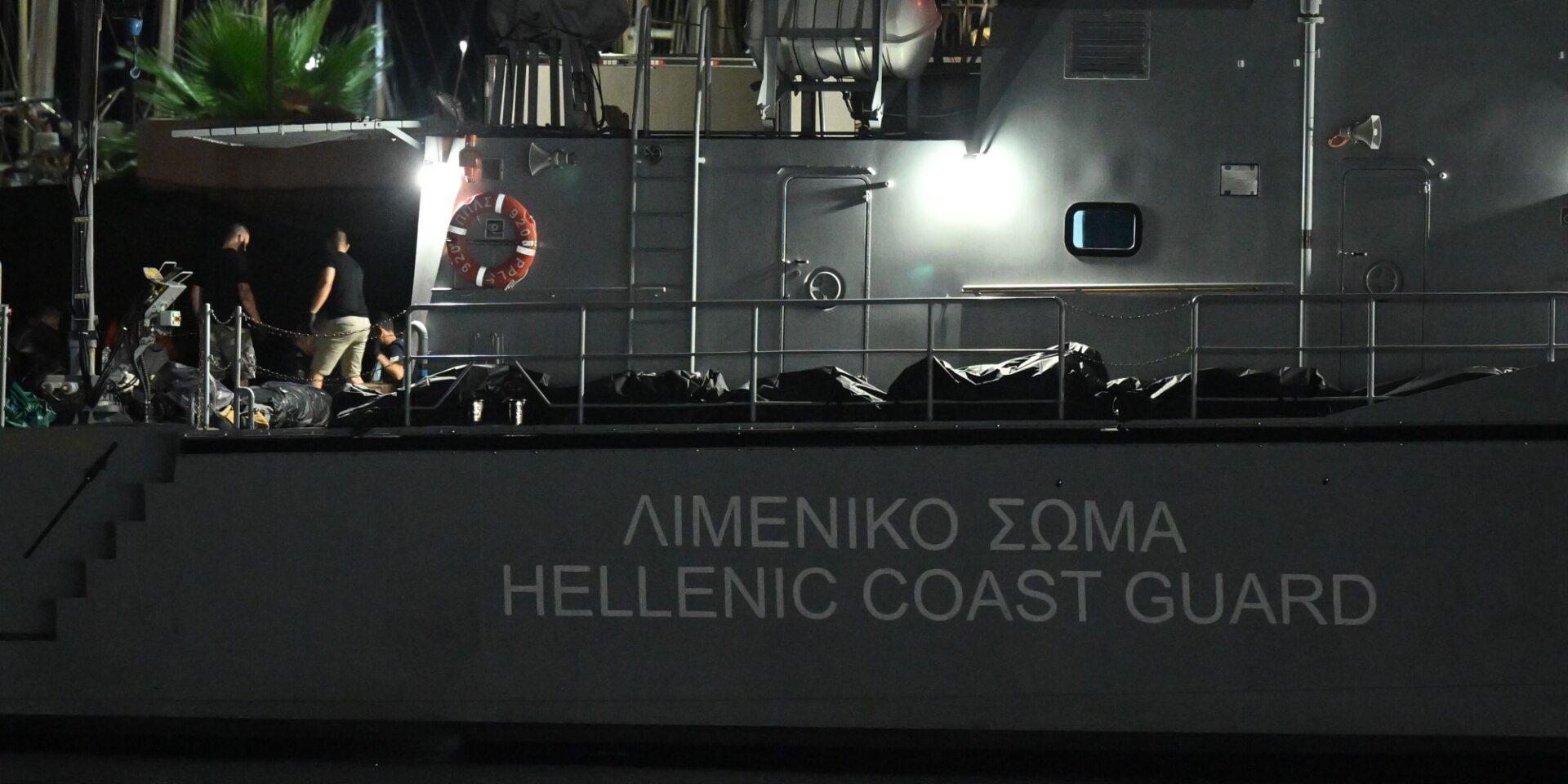 Πλοίο του Λιμενικού με σορούς μεταναστών