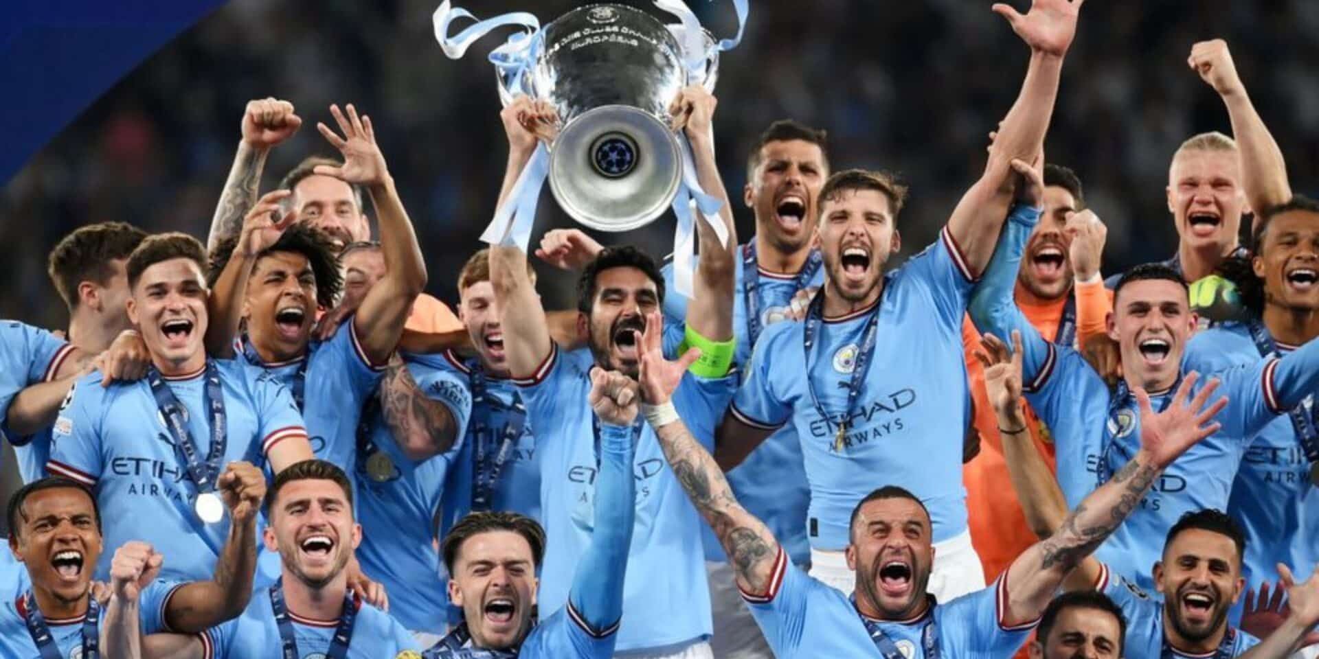 Οι παίκτες της Μάντσεστερ Σίτι πανηγυρίζουν την κατάκτηση του Champions League