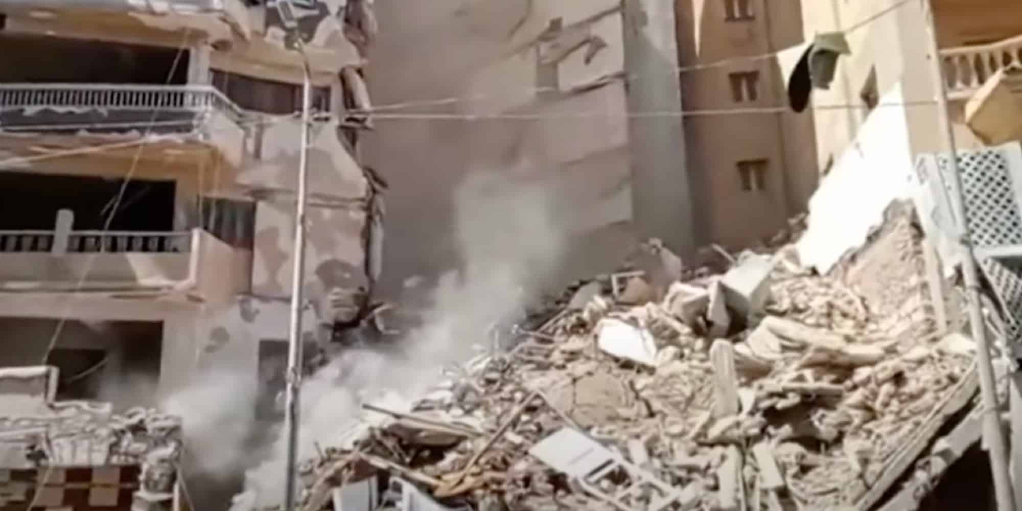 Κατέρρευσε κτίριο 13 ορόφων στην Αλεξάνδρεια