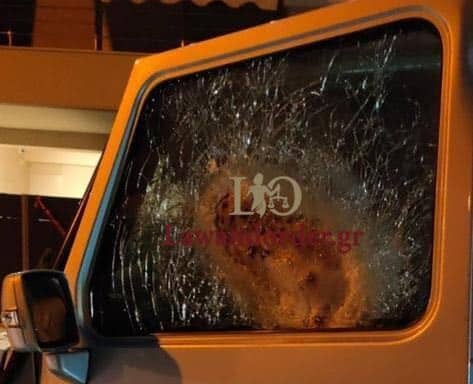 Το τζάμι της πόρτας στο θωρακισμένο όχημα στη δολοφονία στον Κορυδαλλό