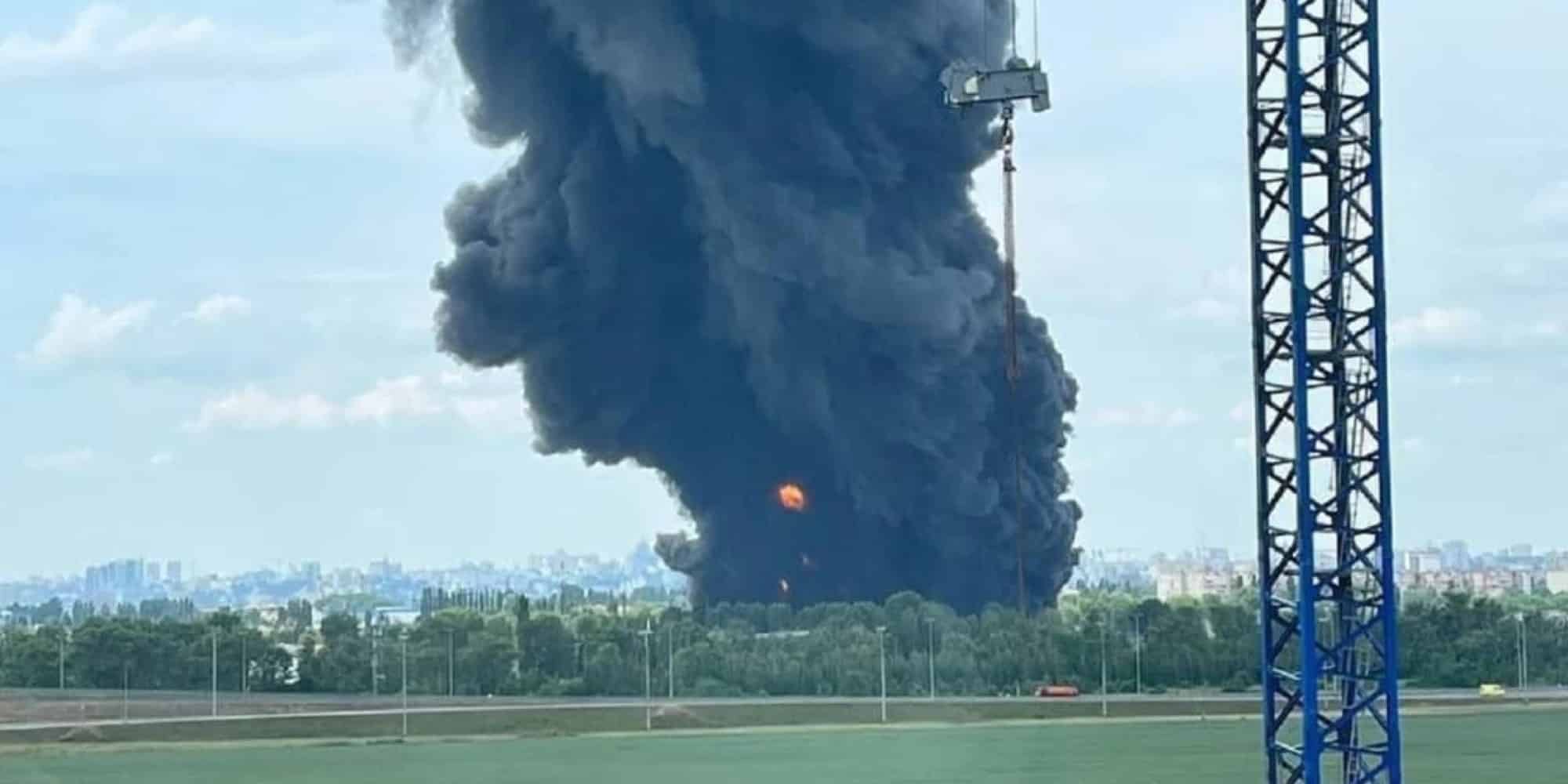Στις φλόγες δεξαμενή πετρελαίου στη Ρωσία