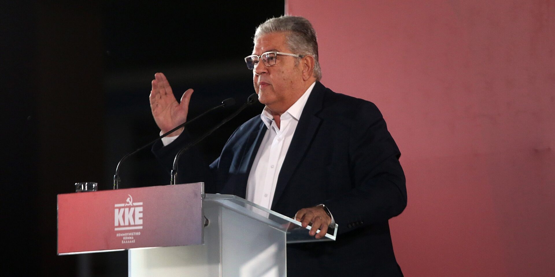 Ο γγ της ΚΕ του ΚΚΕ, Δημήτρης Κουτσούμπας σε συγκέντρωση στο Περιστέρι