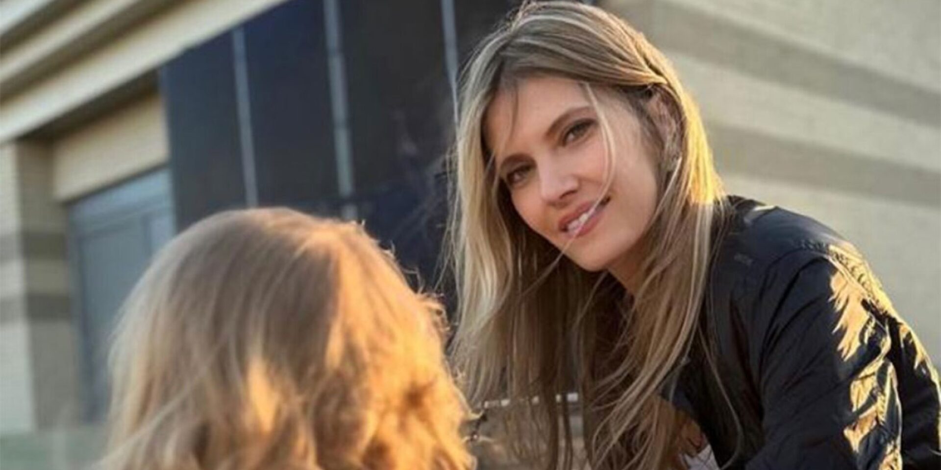Η Εύα Καϊλή αποφυλακίστηκε και φωτογραφήθηκε με την κόρη της