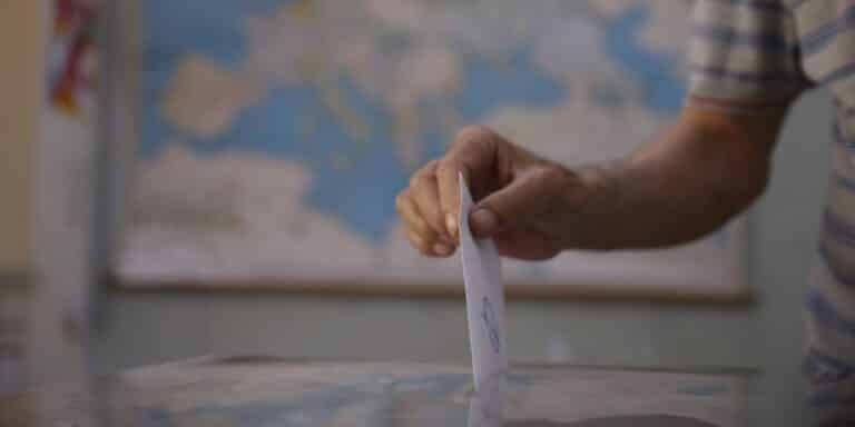 Δημοσκόπηση Opinian Poll: Πάνω από 20% το ΠΑΣΟΚ, στη πέμπτη θέση ο ΣΥΡΙΖΑ – Στα όρια του 30% η ΝΔ! (εικόνες)