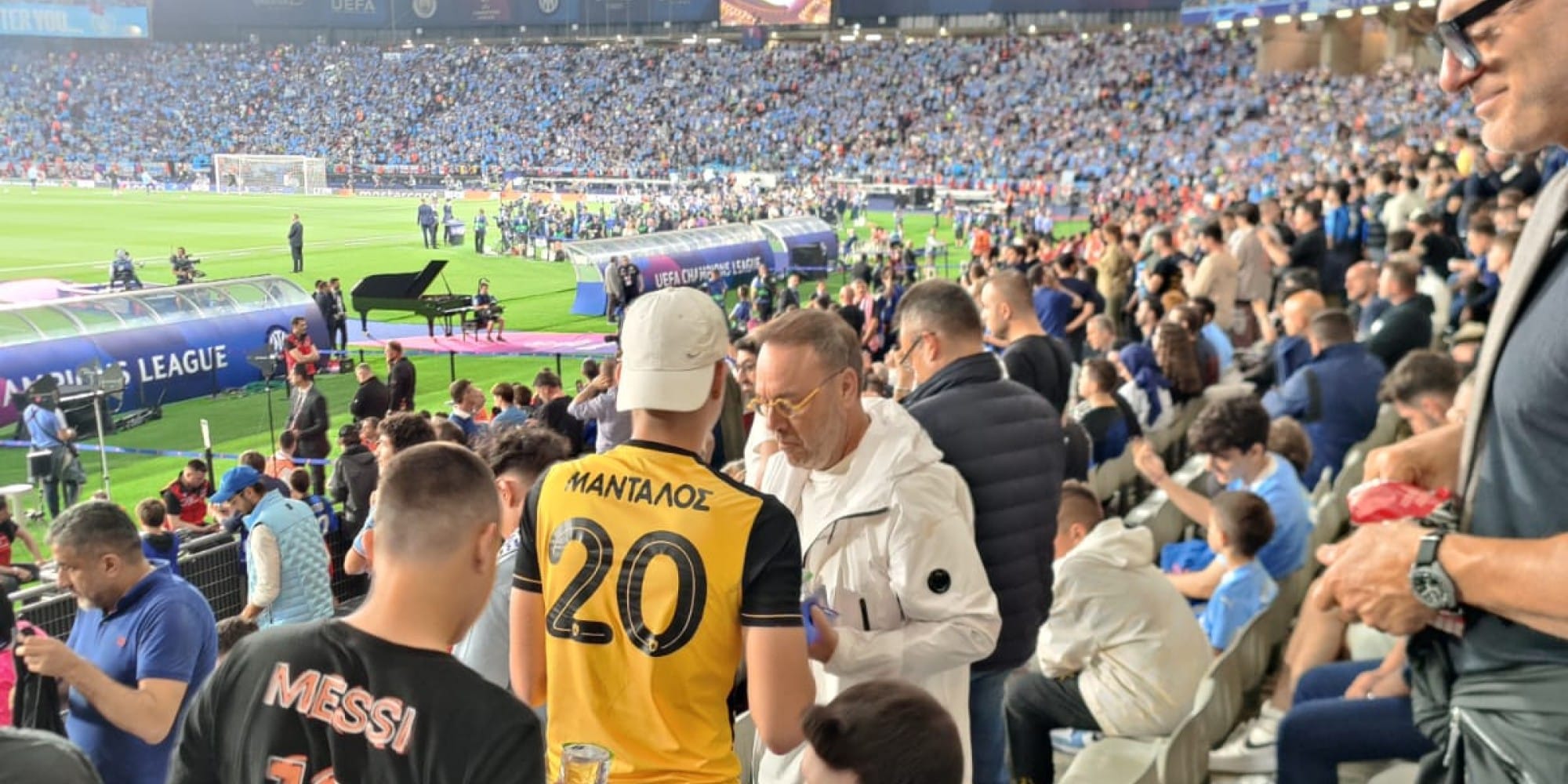 Οπαδός εμφανίστηκε με φανέλα Μάνταλου στον τελικό του Champions League