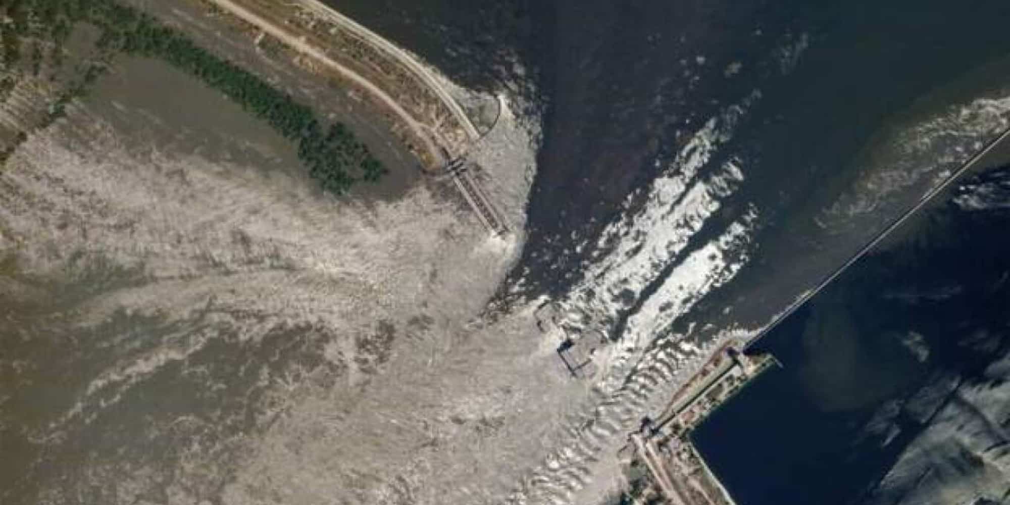 Η πρώτη δορυφορική εικόνα μετά την ανατίναξη του φράγματος Καχόβκα