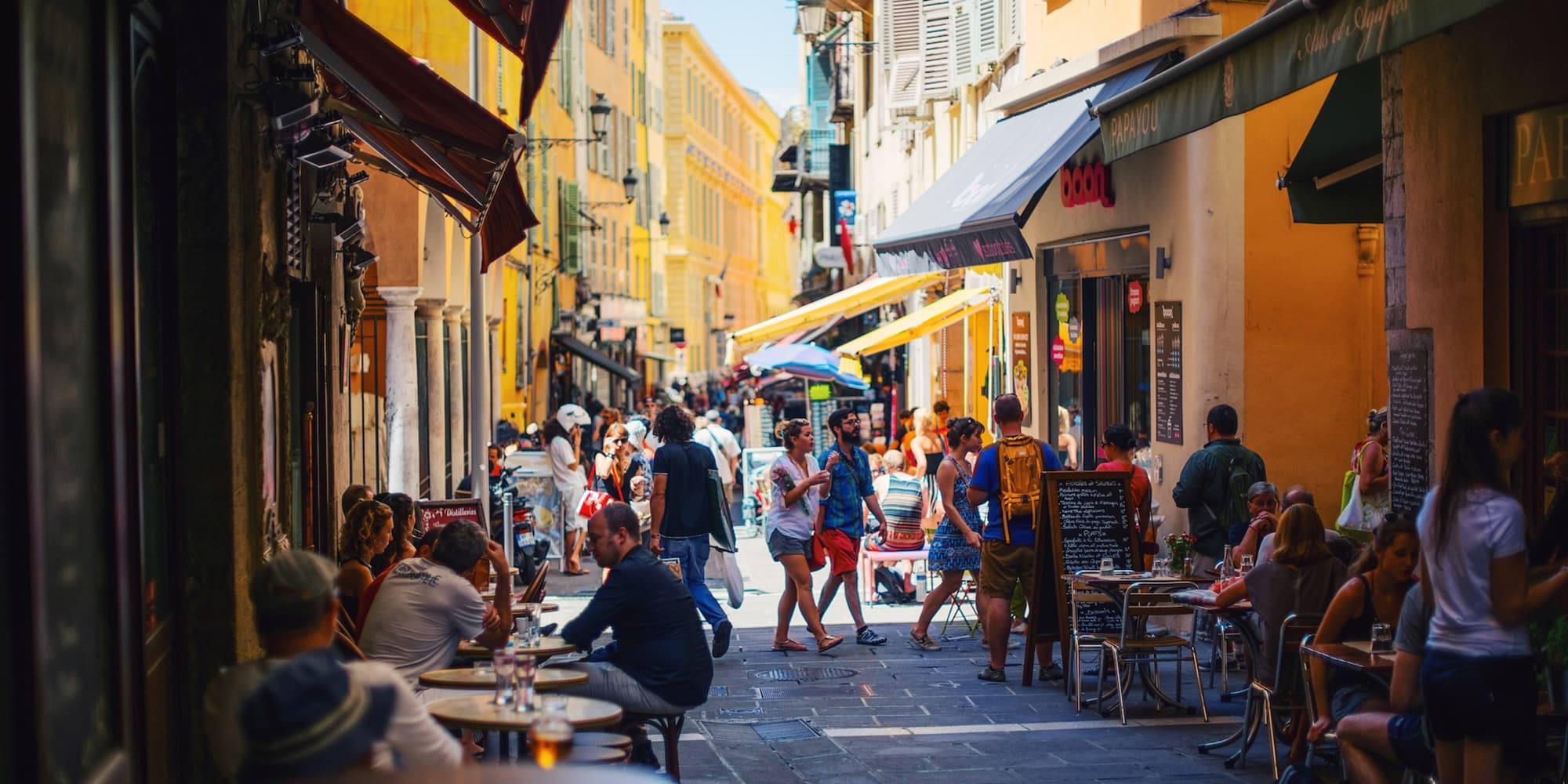 Άνθρωποι στους δρόμους της Γαλλίας