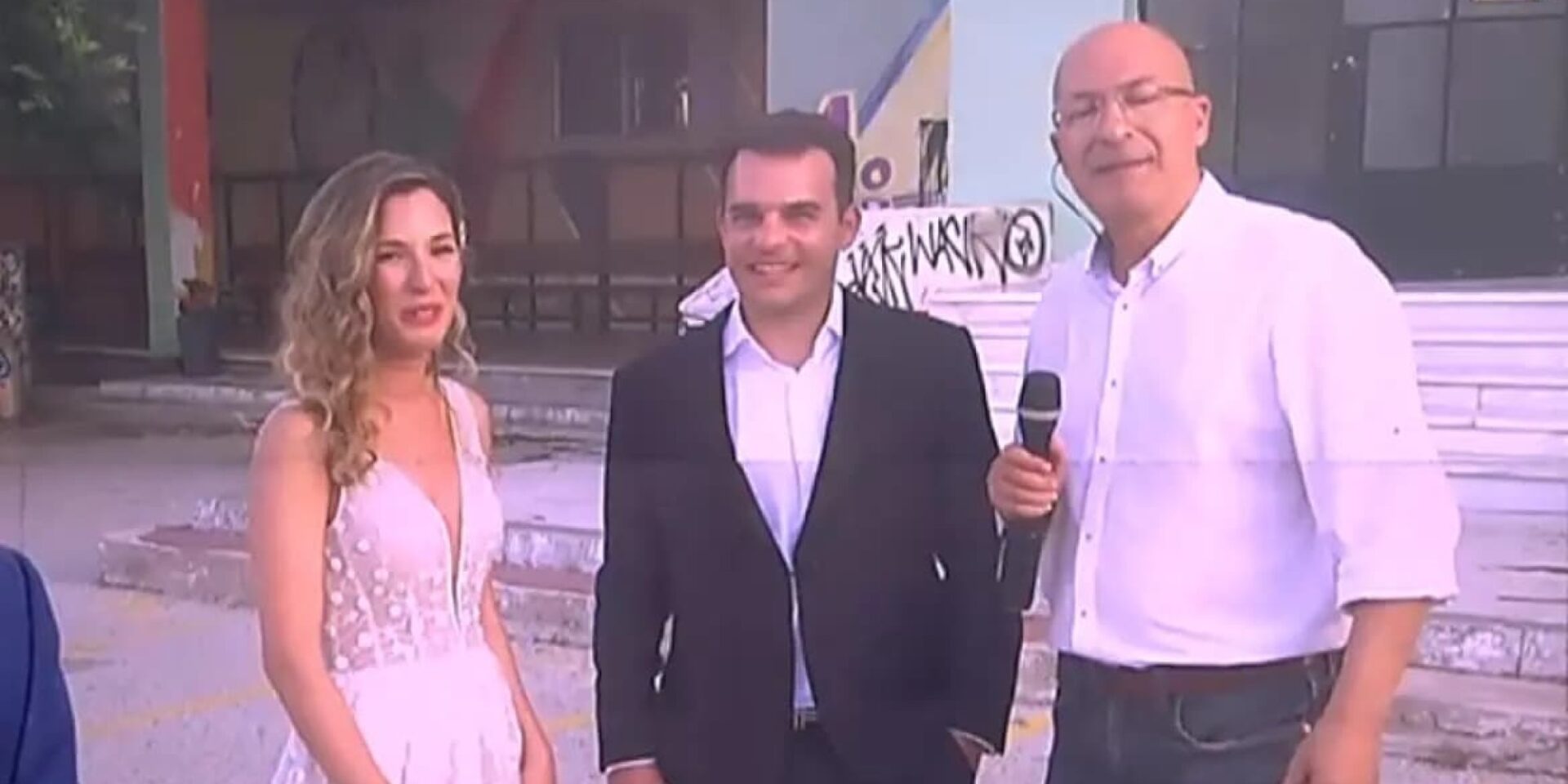 Ζευγάρι στην Κηφισιά πήγε να ψηφίσει μετά το γαμήλιο γλέντι