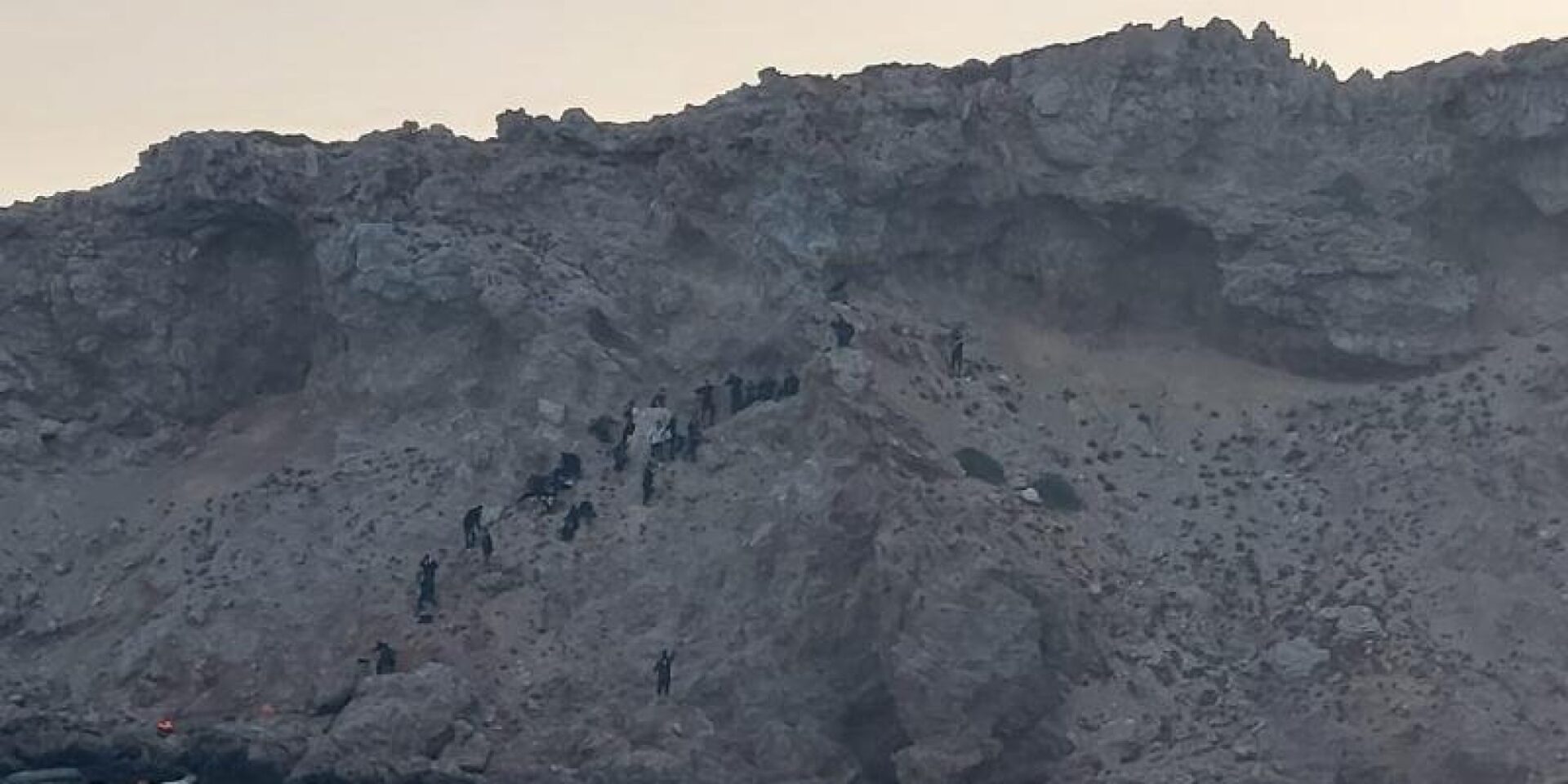 Το Λιμενικό απεγκλώβισε 37 μετανάστες από βραχώδη ακτή βορειοδυτικά της Καλύμνου