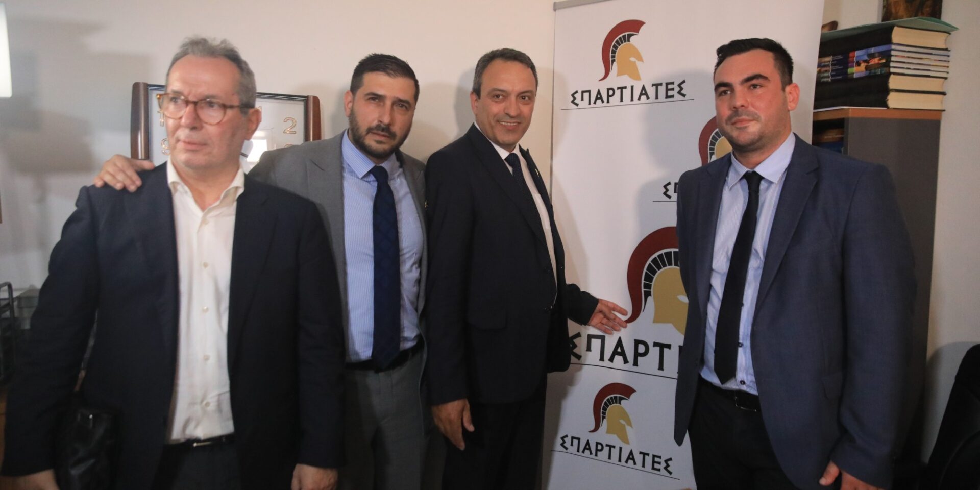 Η ανακοίνωση των αποτελεσμάτων των εκλογών στα γραφεία του κόμματος «Σπαρτιάτες»