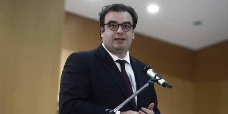 Πιερρακάκης: «Έχουμε κάνει 10.000 διορισμούς εκπαιδευτικών φέτος – Τι θα ισχύει για κινητά και αποβολές»