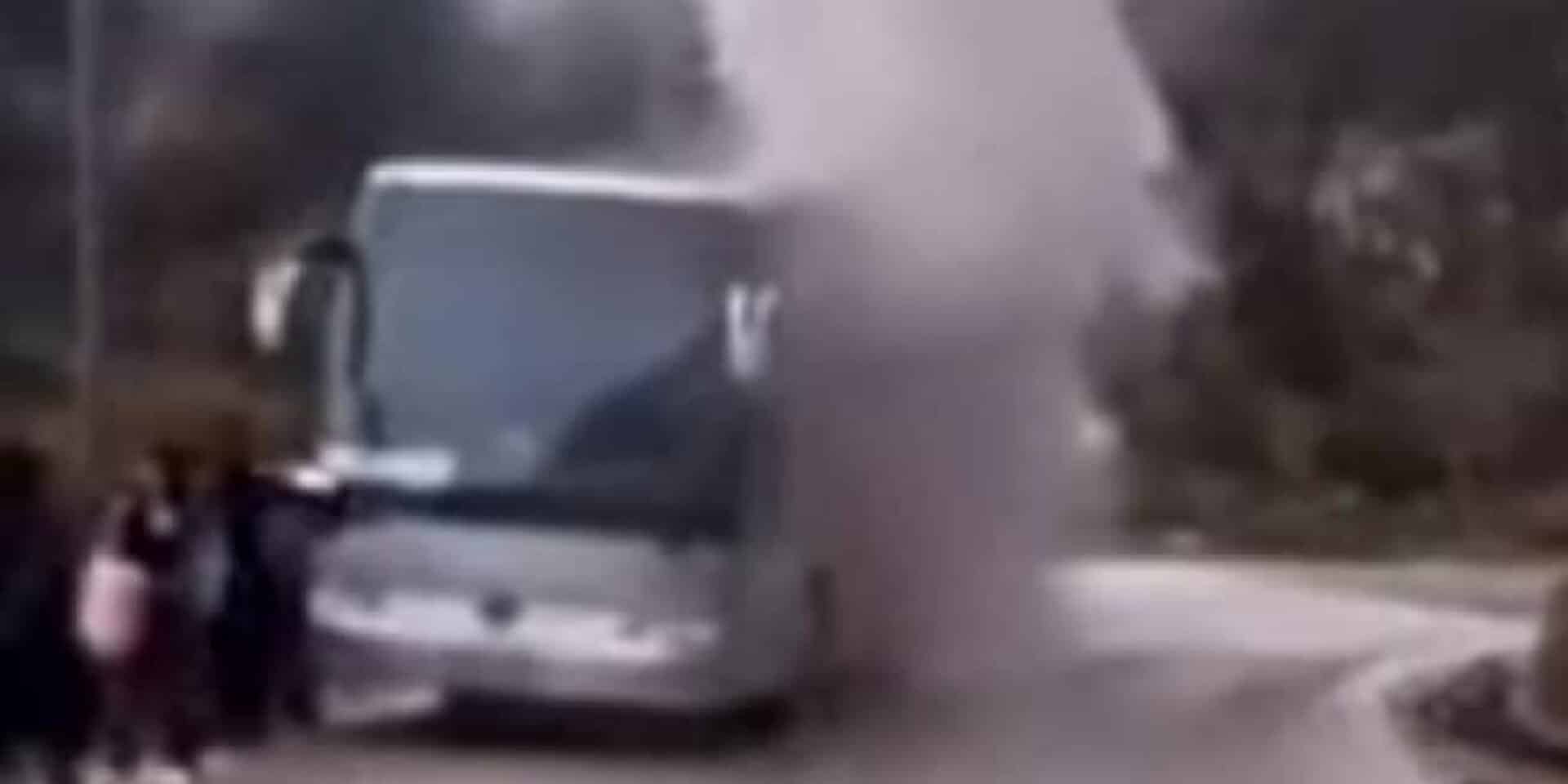 Φωτιά σε τουριστικό λεωφορείο στην Εύβοια