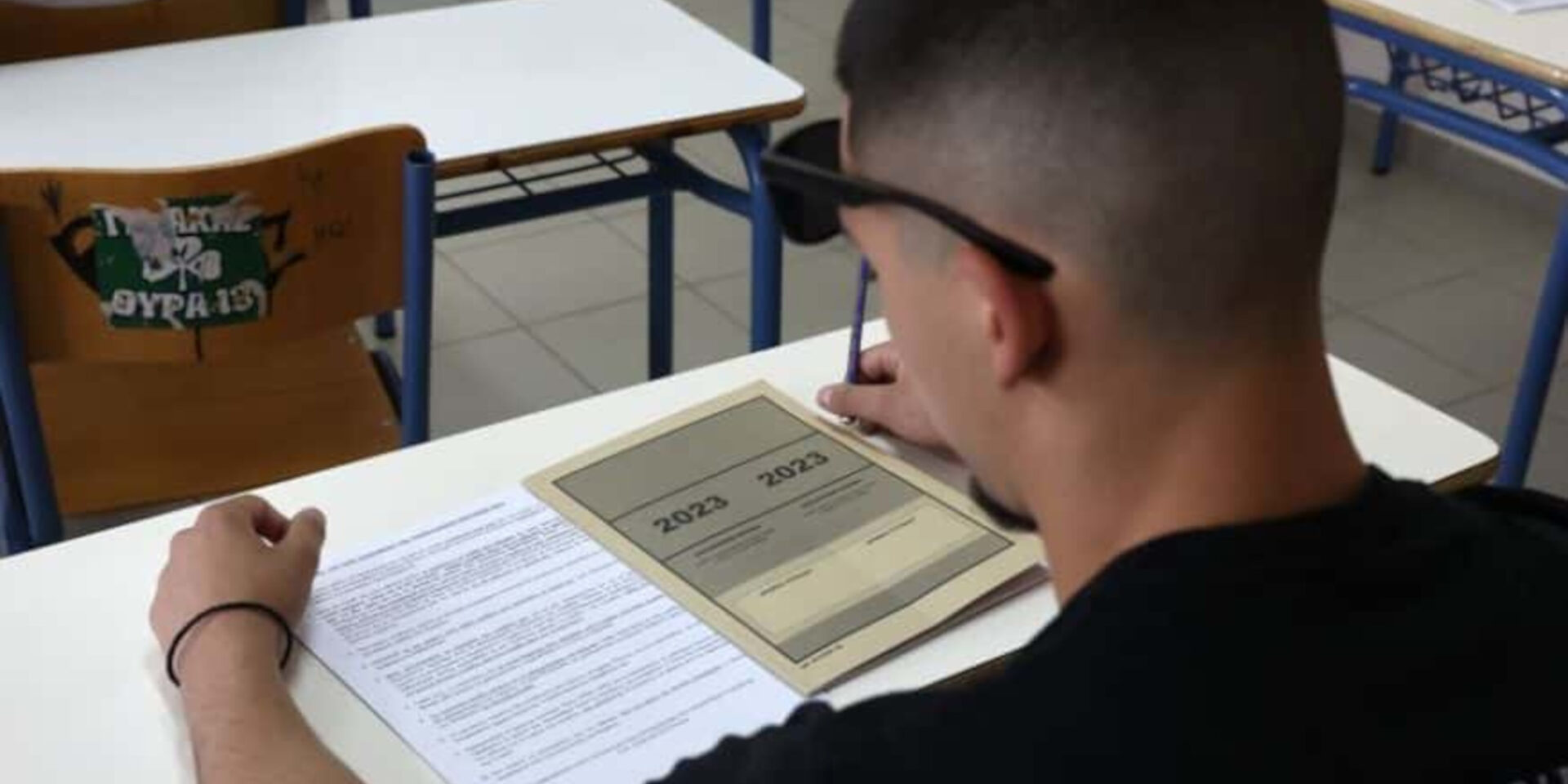 Μαθητής δίνει Πανελλήνιες