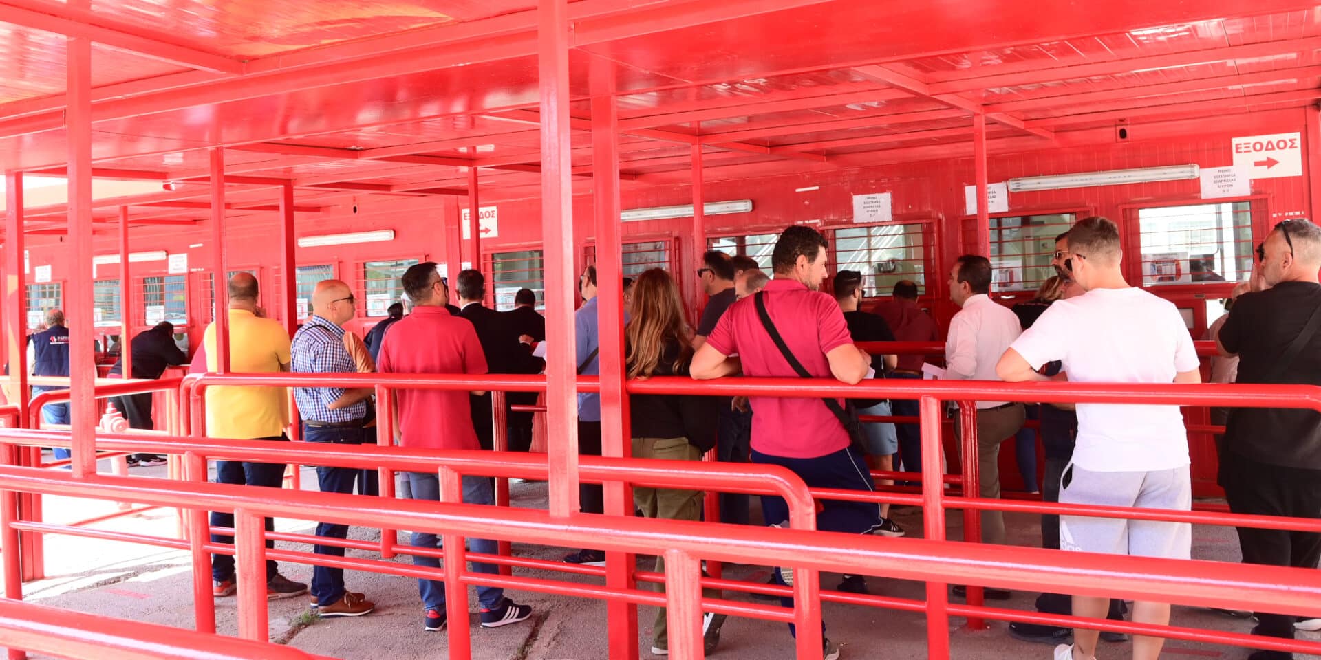 Οι φίλοι του Ολυμπιακού αγοράζουν εισιτήρια διαρκείας