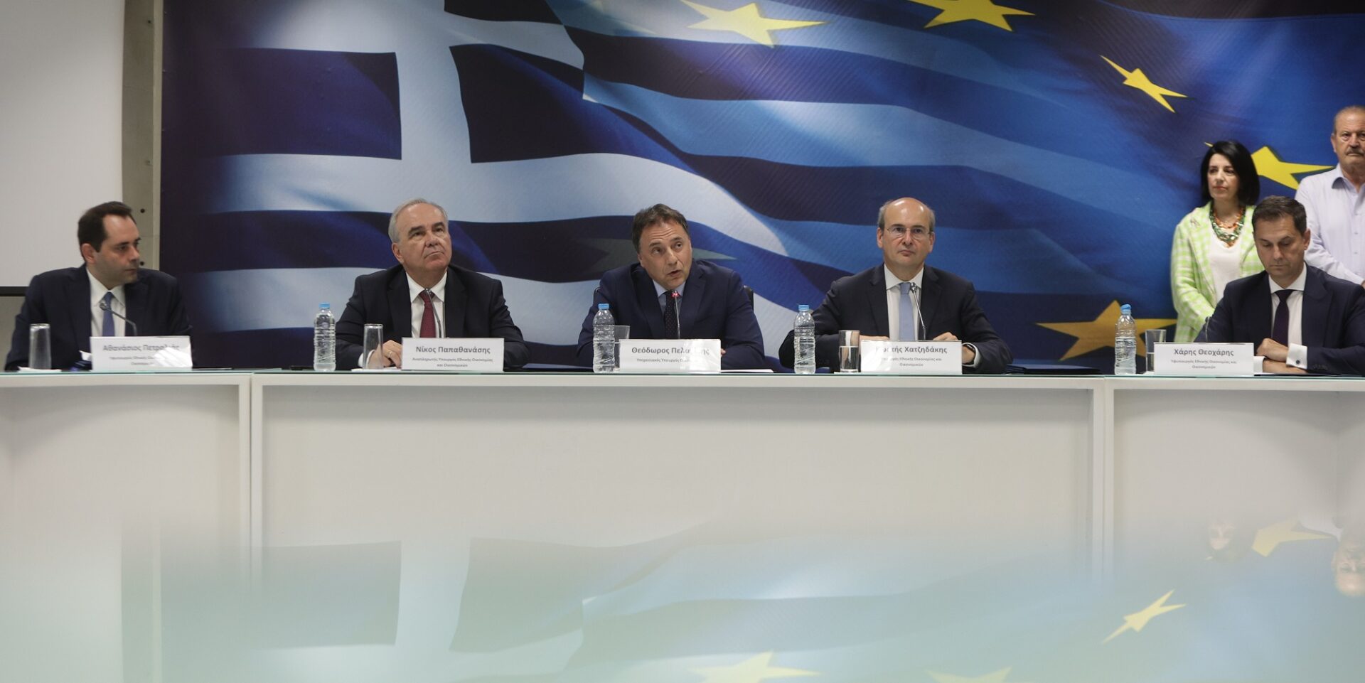 Ο Κωστής Χατζηδάκης αναλαμβάνει το υπουργείο Οικονομικών