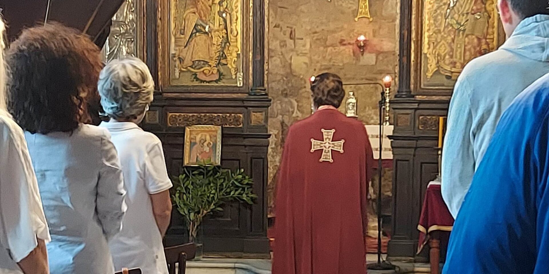 Λειτούργησε ξανά ο πατέρας Αλέξανδρος που είχε τεθεί σε αργία