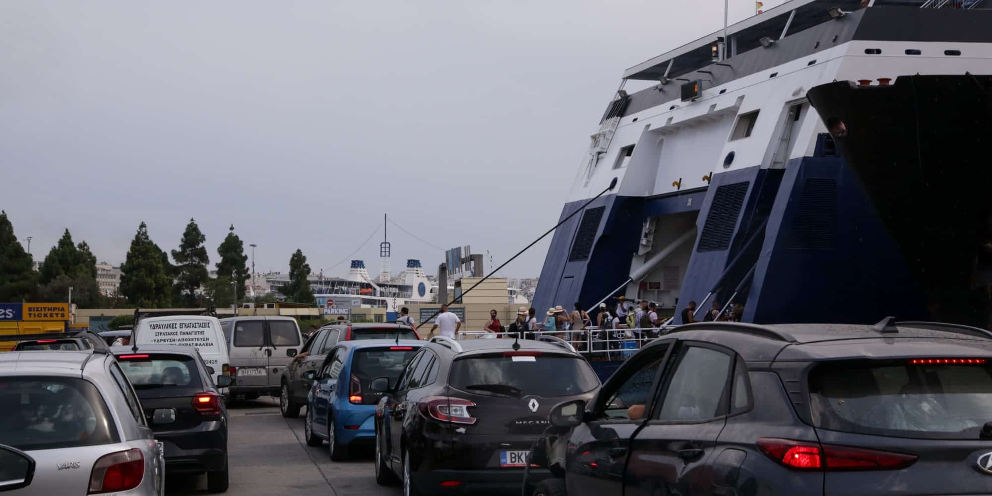 Αυτοκίνητα στο λιμάνι του Πειραιά
