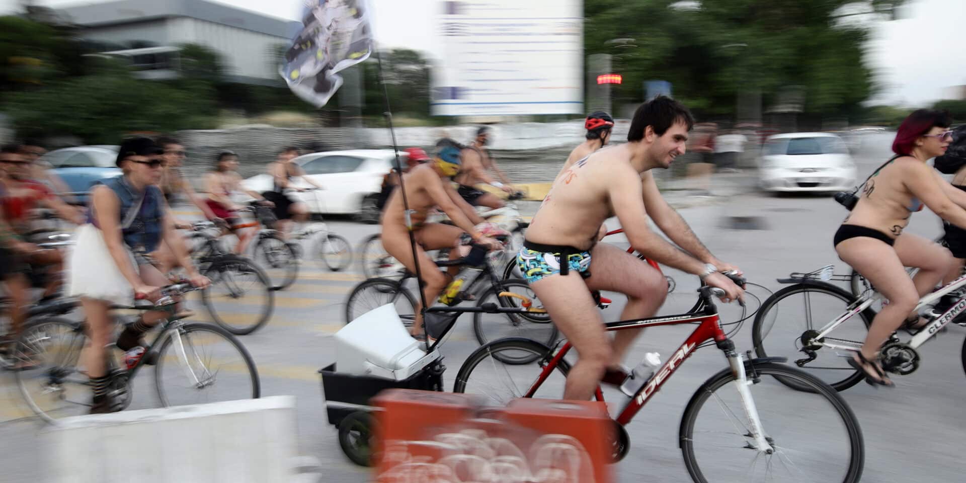 Εικόνα από τη διεθνή γυμνή ποδηλατοδρομία στη Θεσσαλονίκη