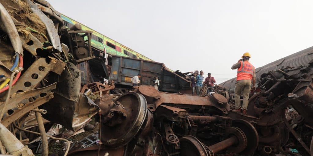Σύγκρουση μεταξύ τριών τρένων στην Ινδία