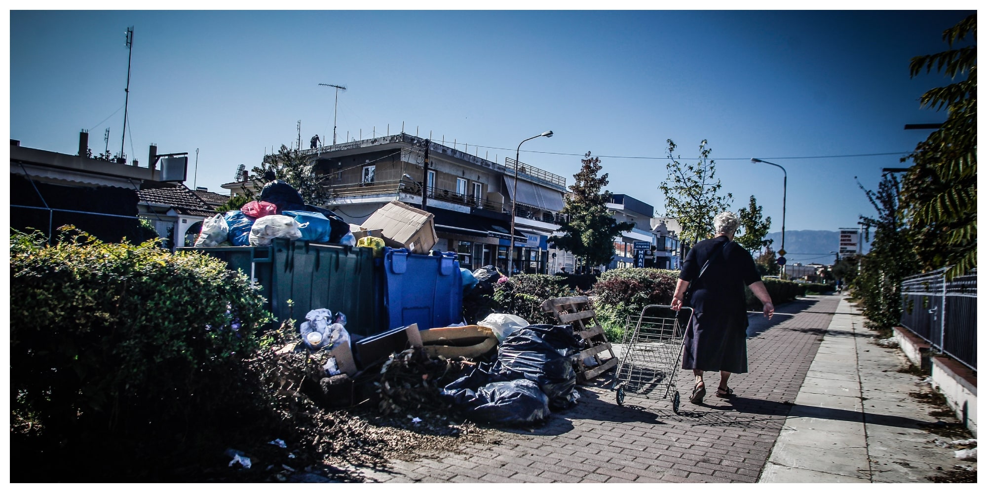 thnos skoupidia 4 6 - «Πνίγηκε» στα σκουπίδια η Τήνος – Μήνυση κατέθεσε ο δήμαρχος