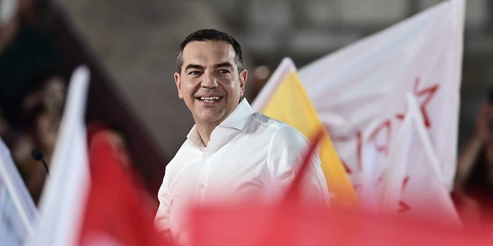 Ο Αλέξης Τσίπρας στην Πλατεία Συντάγματος - Δημοσκόπηση