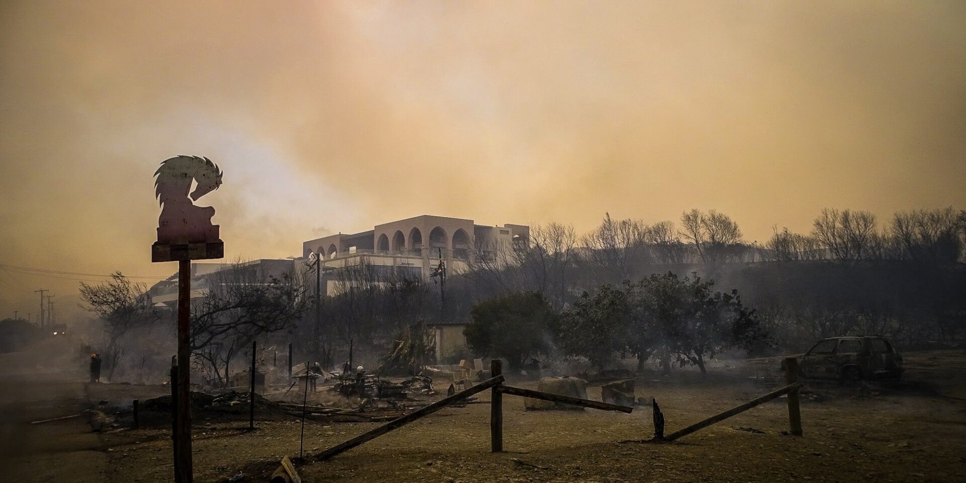 Εικόνα από τα καμένα στη Ρόδο