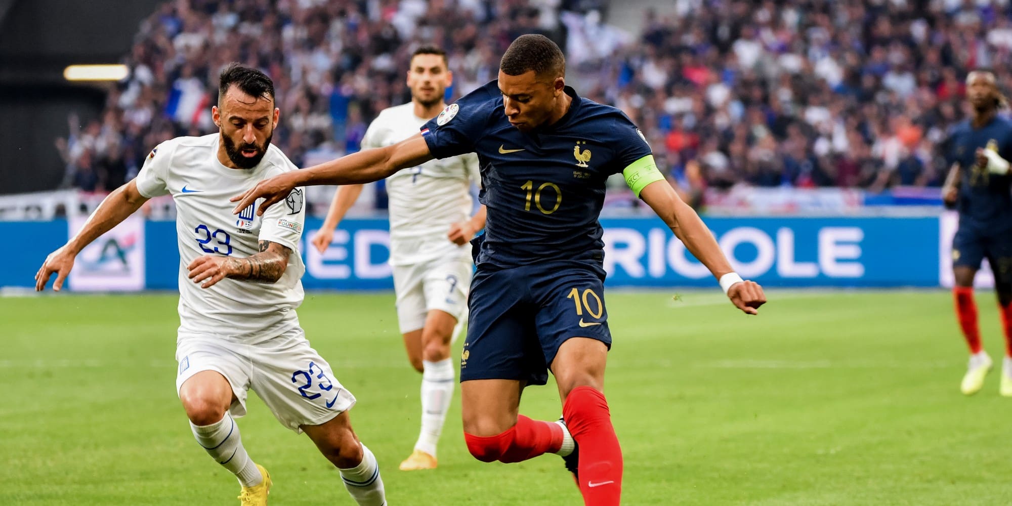 Ο Μανώλης Σιώπης με τον Κιλιάν Μπαπέ στο ματς της Εθνικής με τη Γαλλία