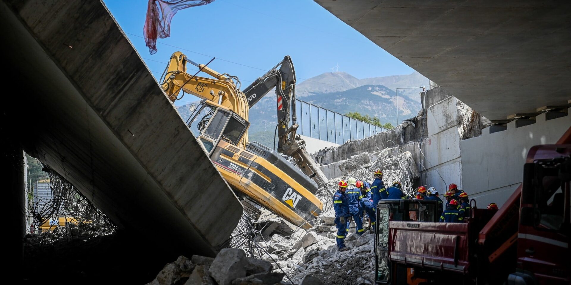 Κατάρρευση γέφυρας στην Πάτρα