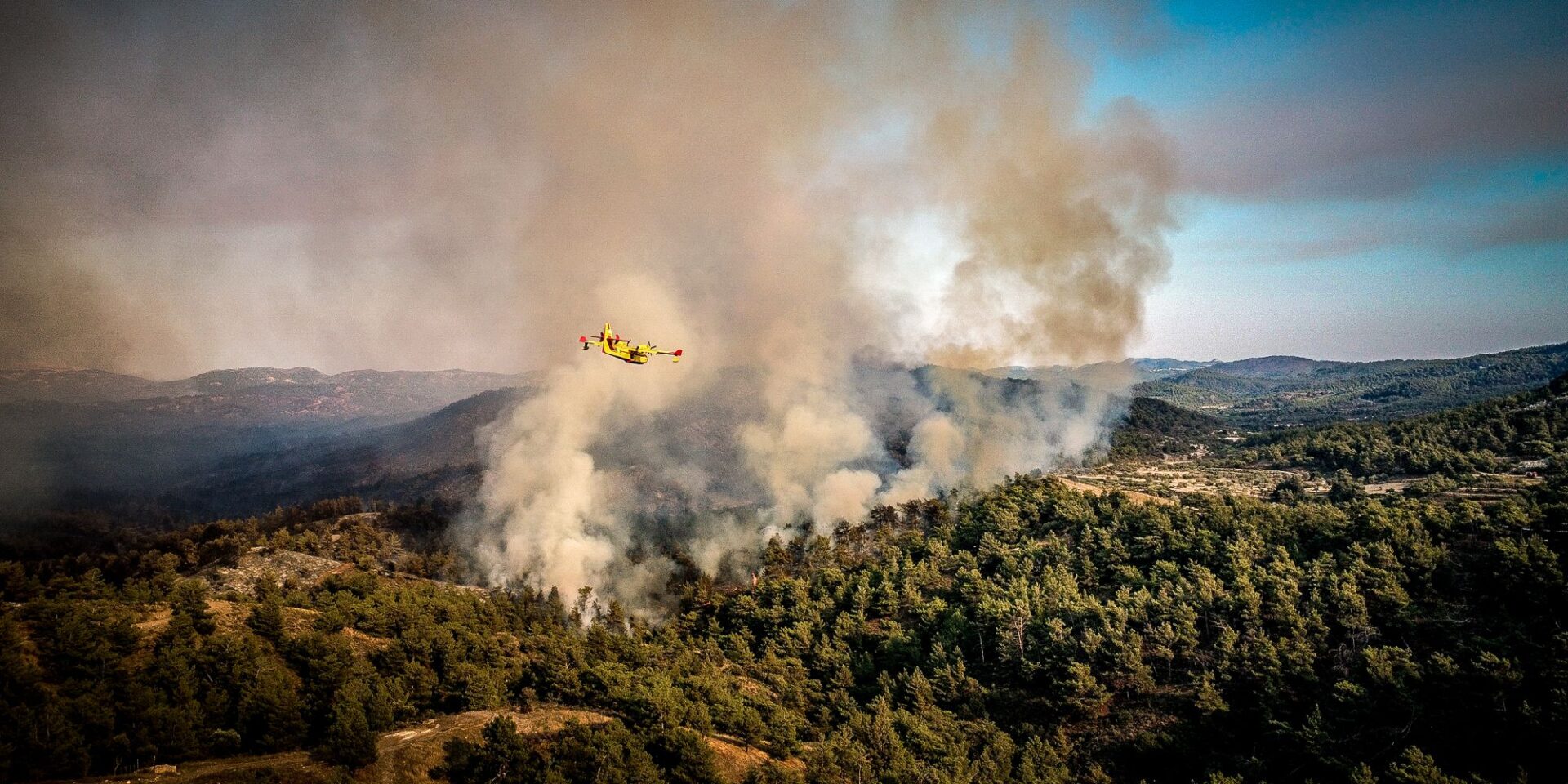 Εικόνα από τη φωτιά στη Ρόδο