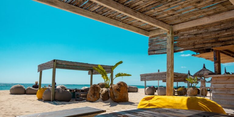 Χαλκιδική: Beach bar επιβάλλει dress code στους πελάτες του και τους προειδοποιεί με απαγόρευση εισόδου! (εικόνα)