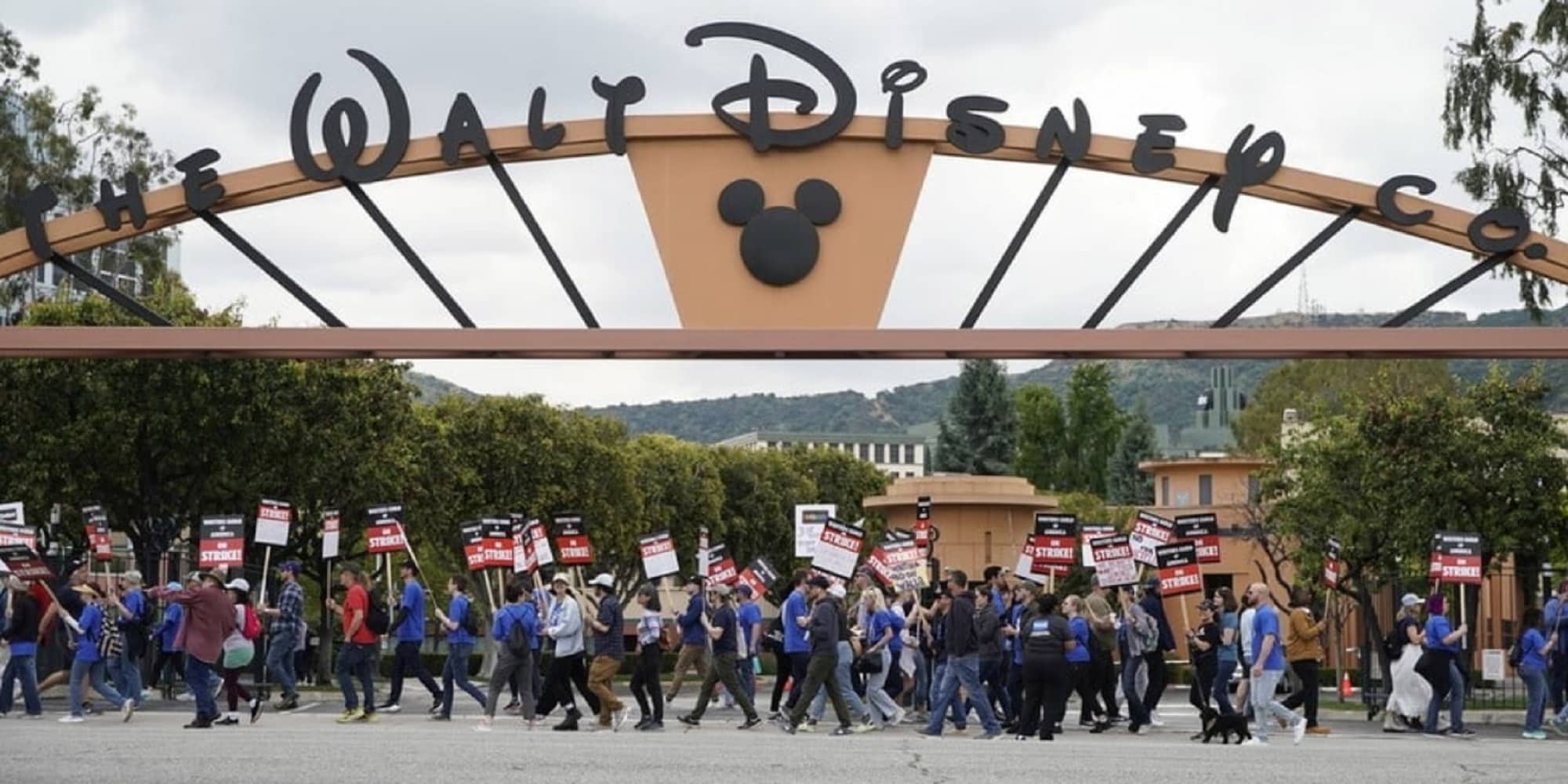 Διαμαρτυρία μπροστά στο κτίριο της Disney