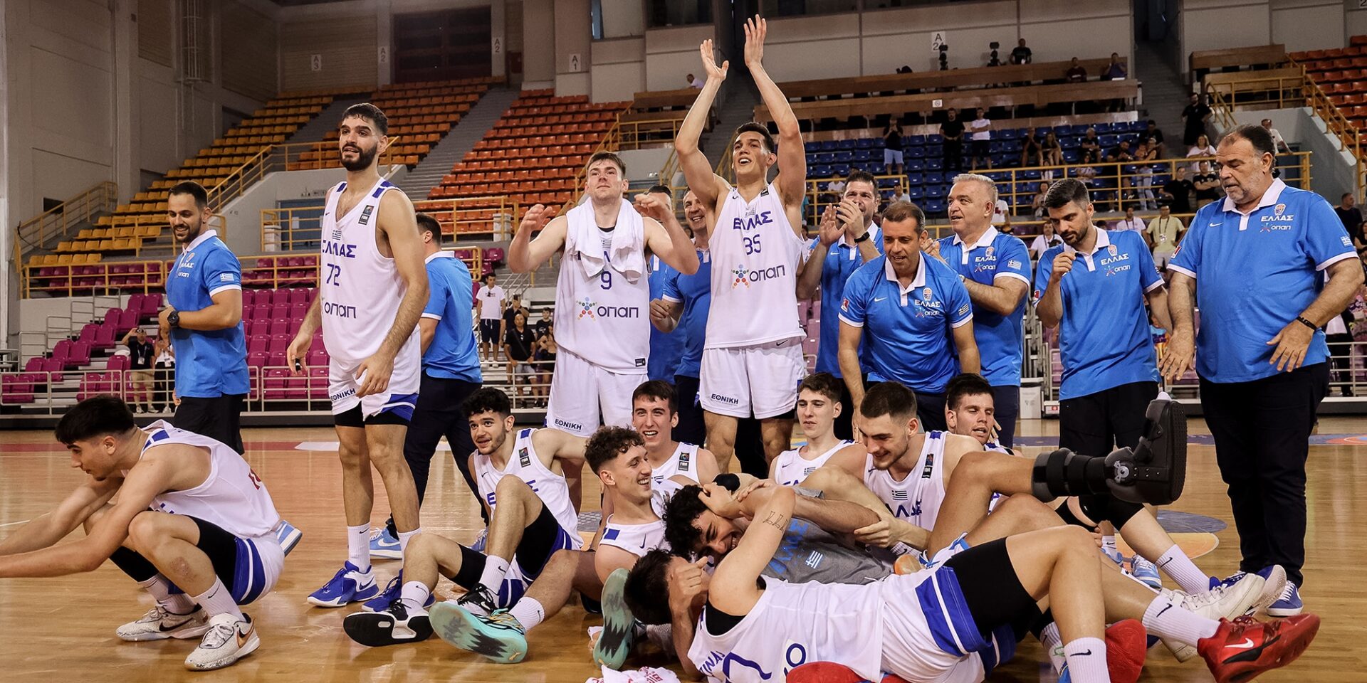 Οι πανηγυρισμοί της εθνικής Νέων Ανδρών στην Κρήτη