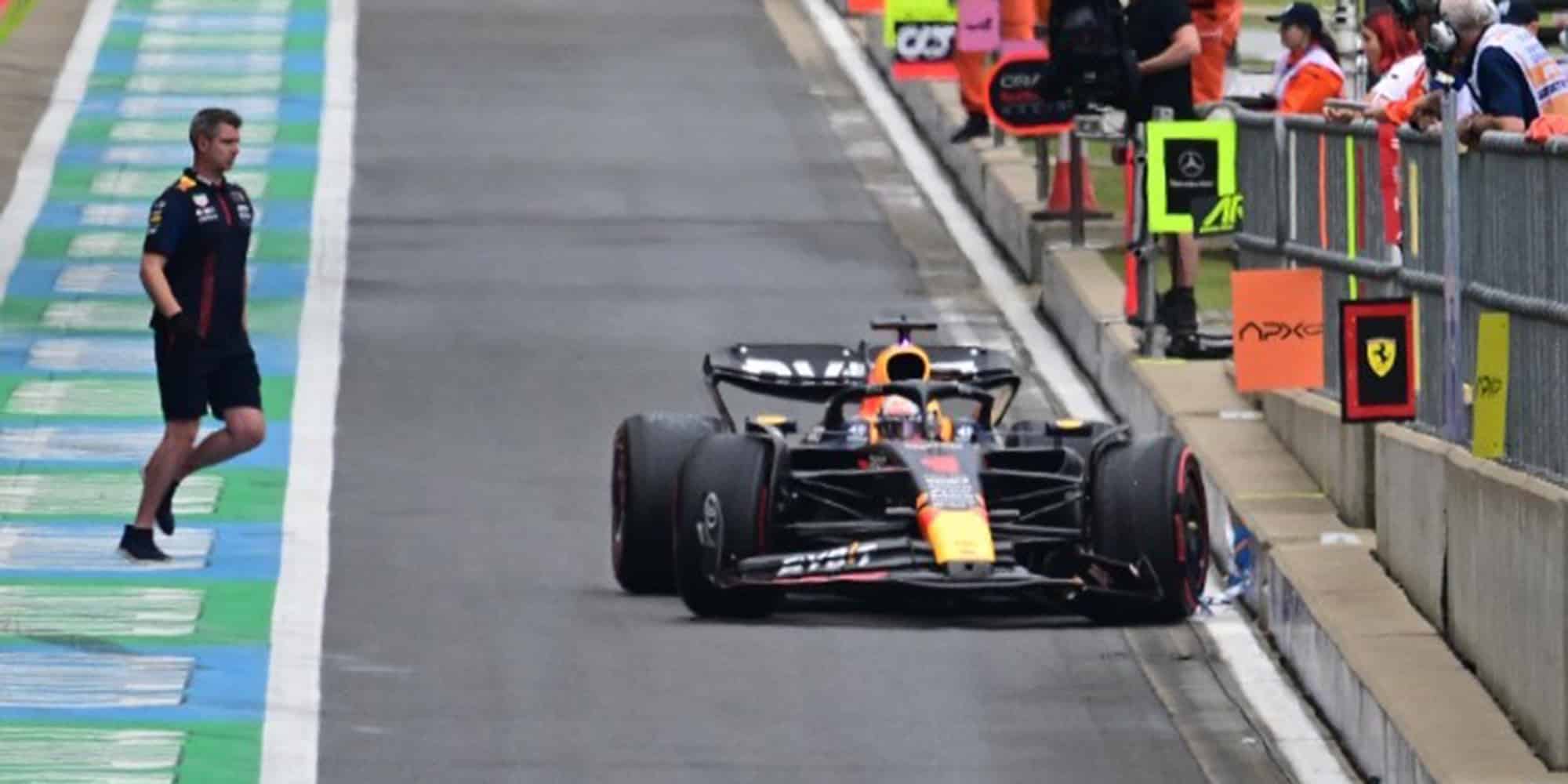 Ο Μαξ Φερστάπεν στην πίστα της Formula 1 στη Βρετανία