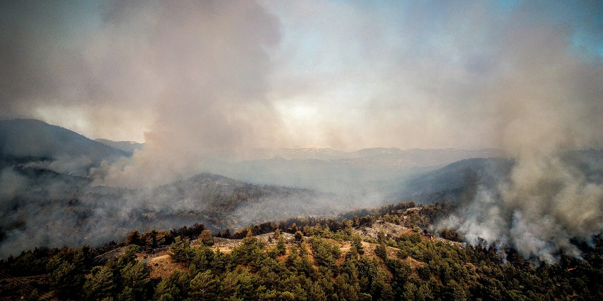 Εικόνα από τη φωτιά στη Ρόδο
