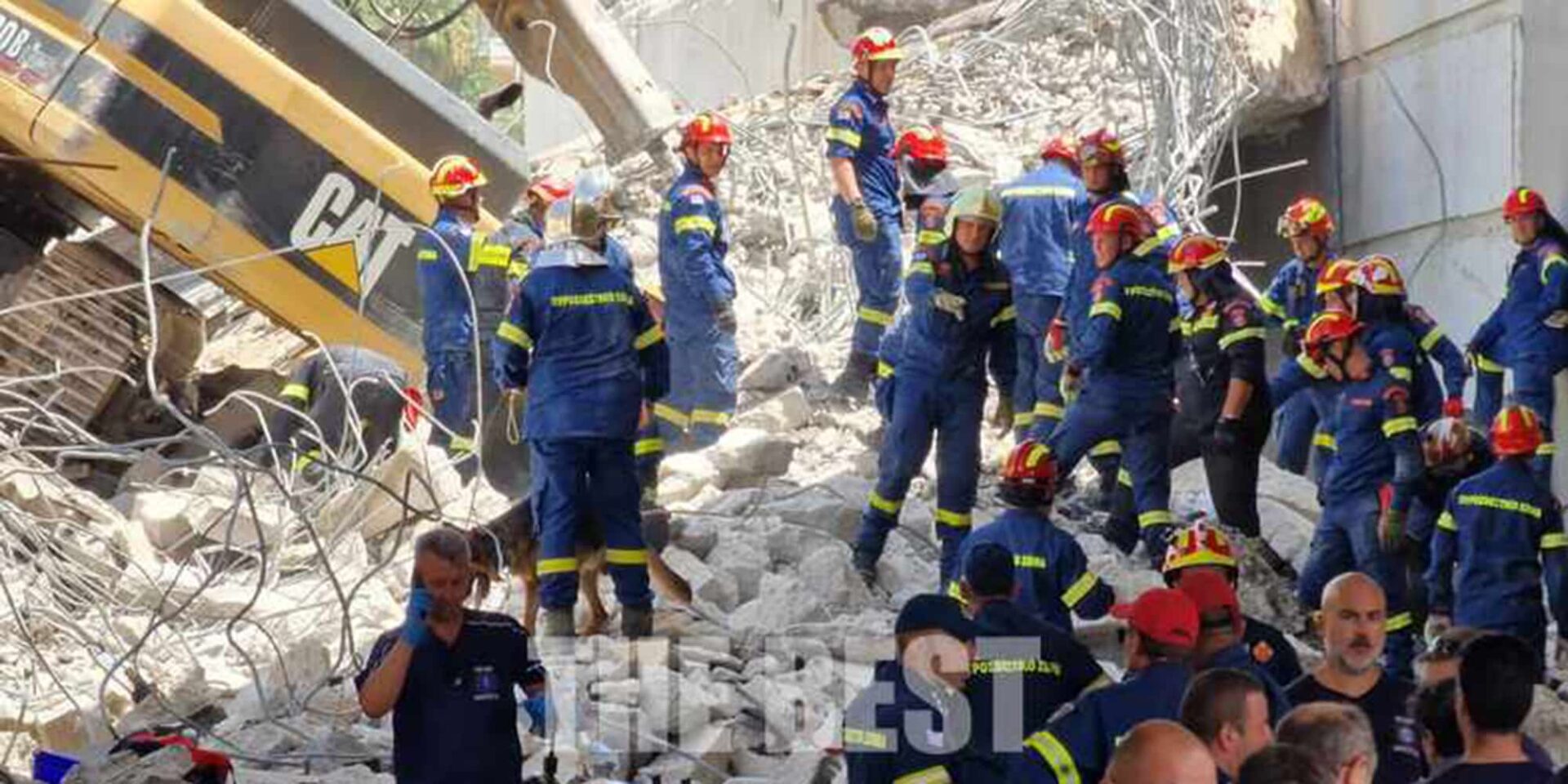 Εικόνα από τις έρευνες που γίνονται στη γέφυρα που κατέρρευσε στην Πάτρα