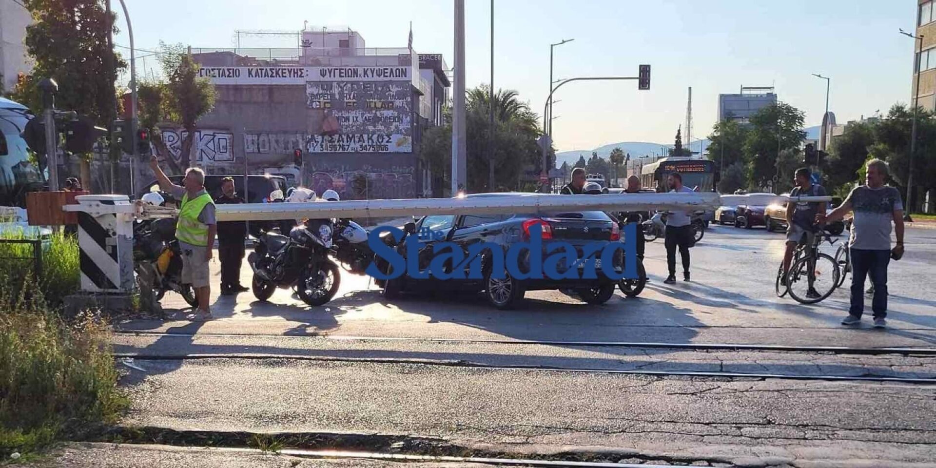 Τρένο συγκρούστηκε με αυτοκίνητο στην Ιερά Οδό