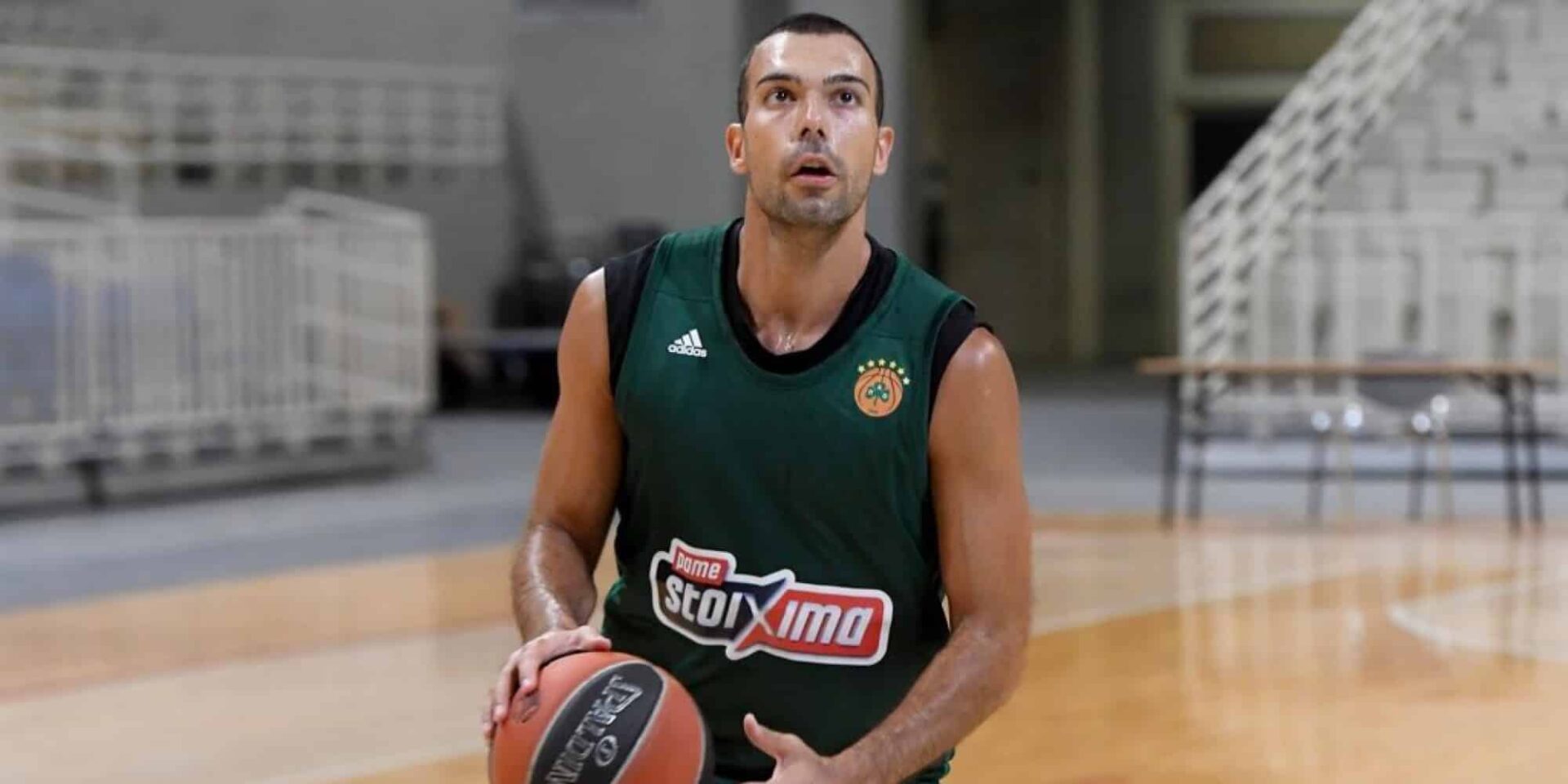 Ο Κώστας Σλούκας προπονείται με την πράσινη φανέλα