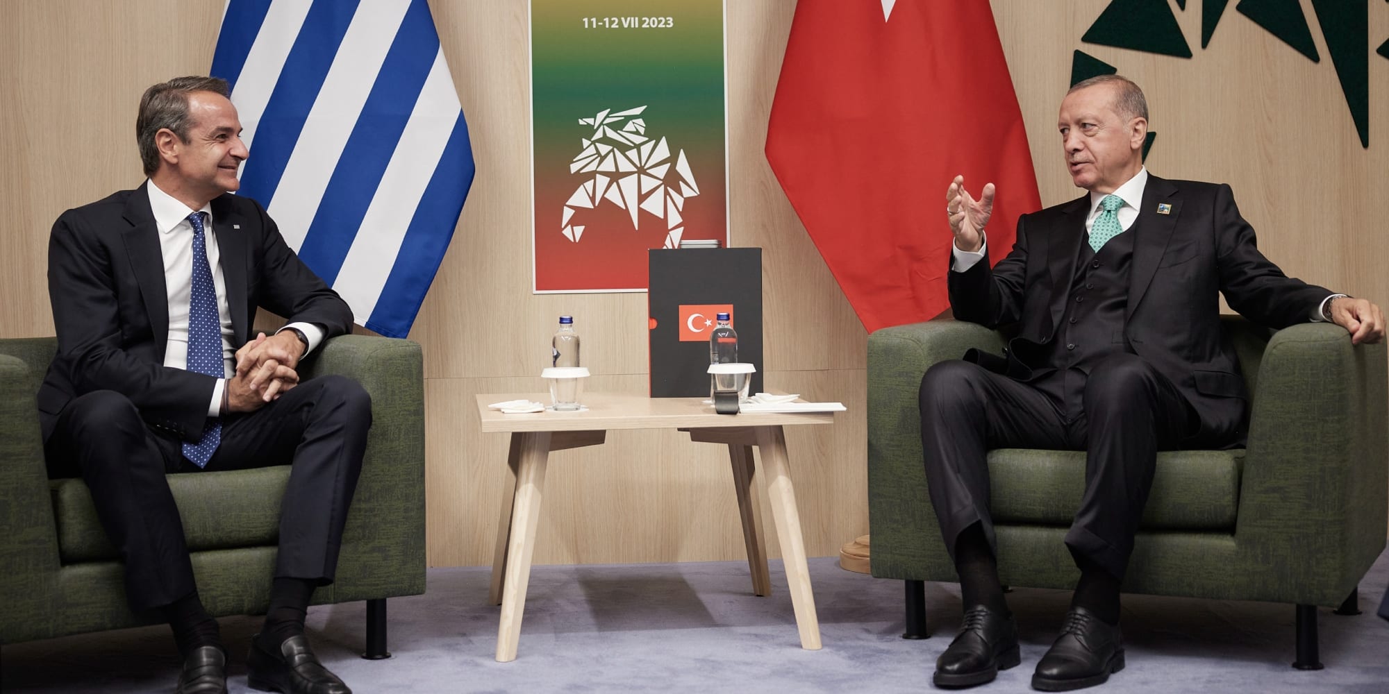 mitsotakis erdogan 1 - Κυβερνητικές πηγές: Στη συνάντηση του Κυριάκου Μητσοτάκη με τον Ρετζέπ Ταγίπ Ερντογάν έγινε μια ειλικρινής συζήτηση σε θετικό κλίμα